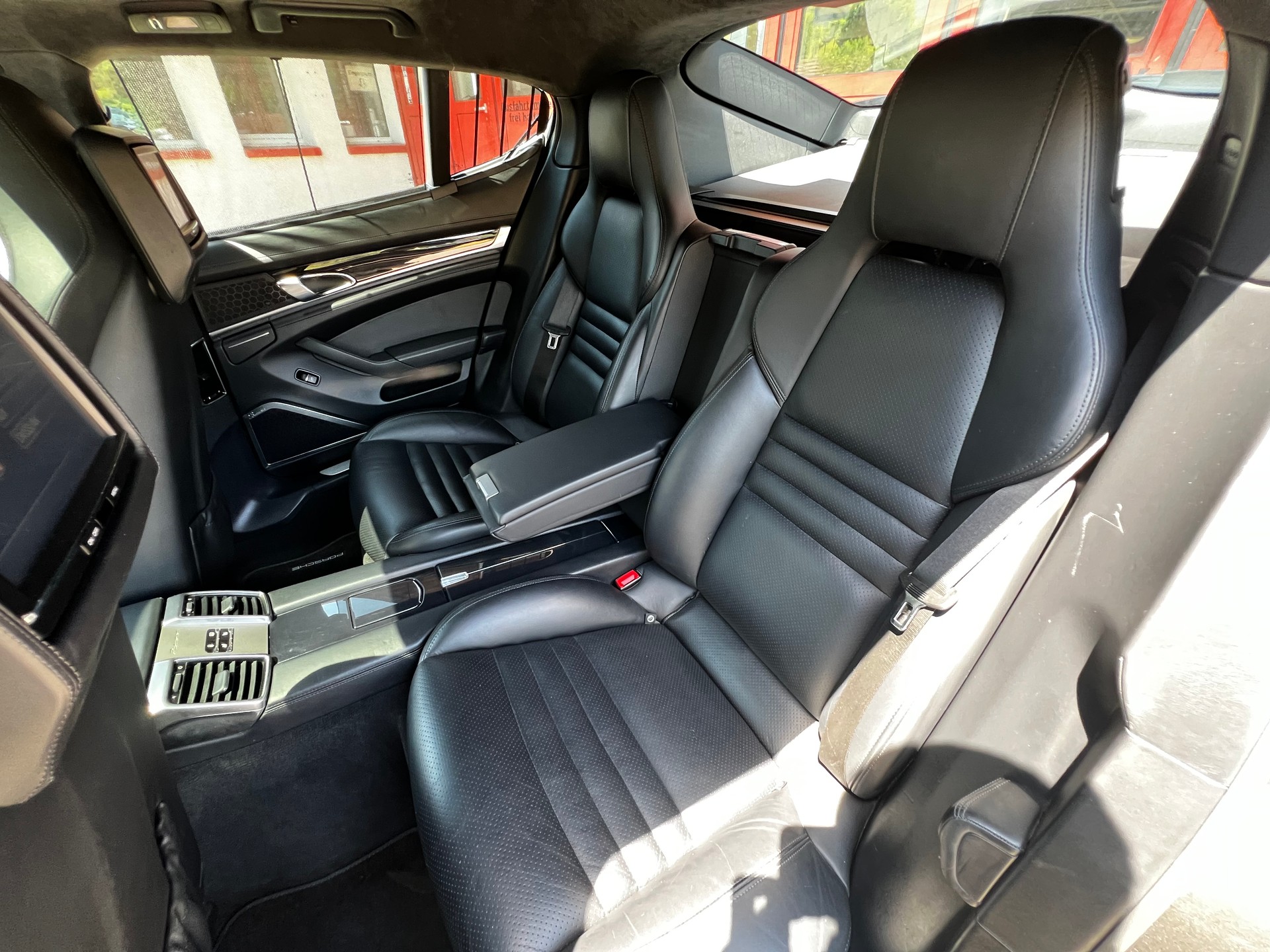 PORSCHE Panamera GTS 4.8 PDK-image-15
