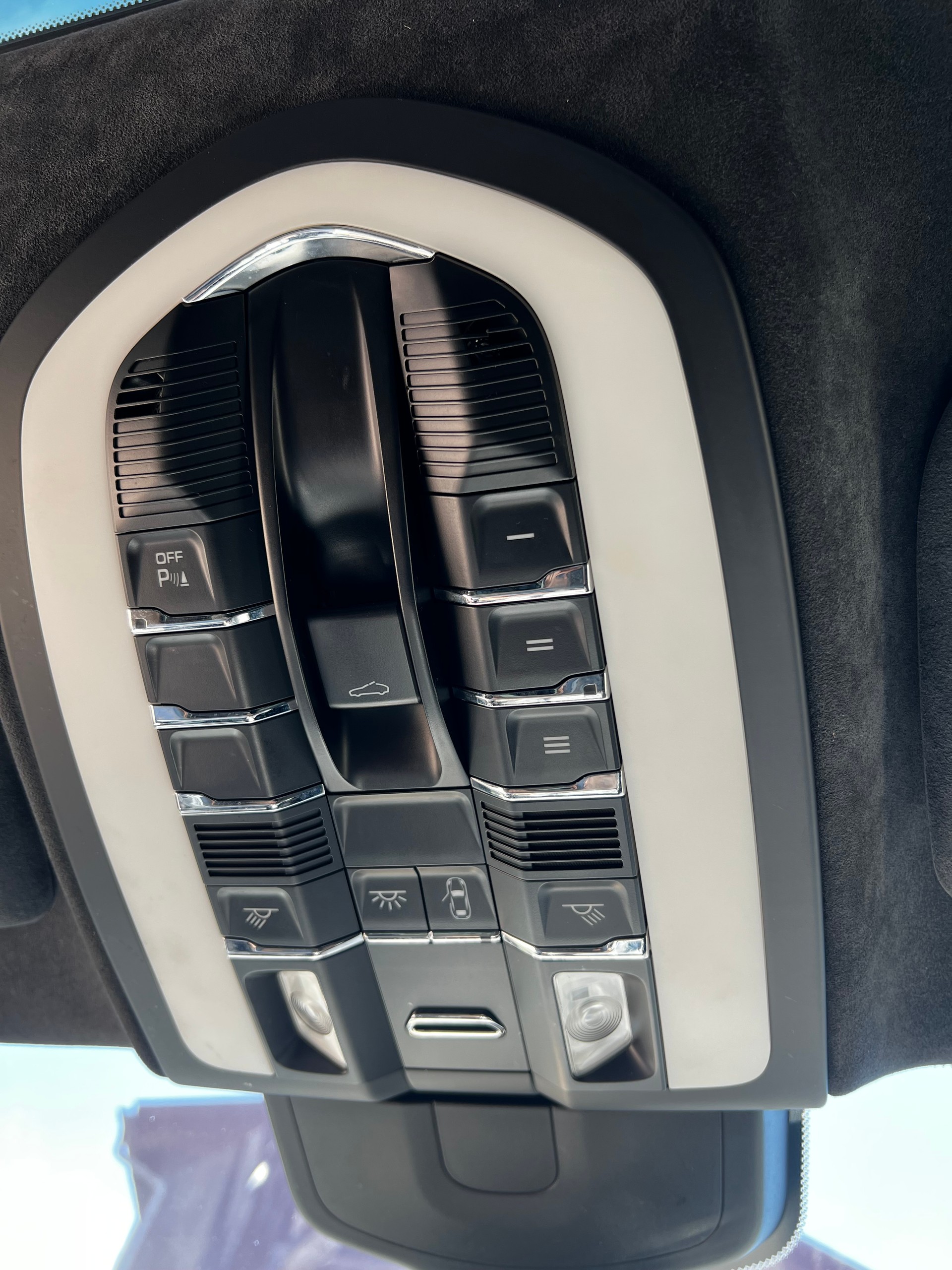 PORSCHE Panamera GTS 4.8 PDK-image-25