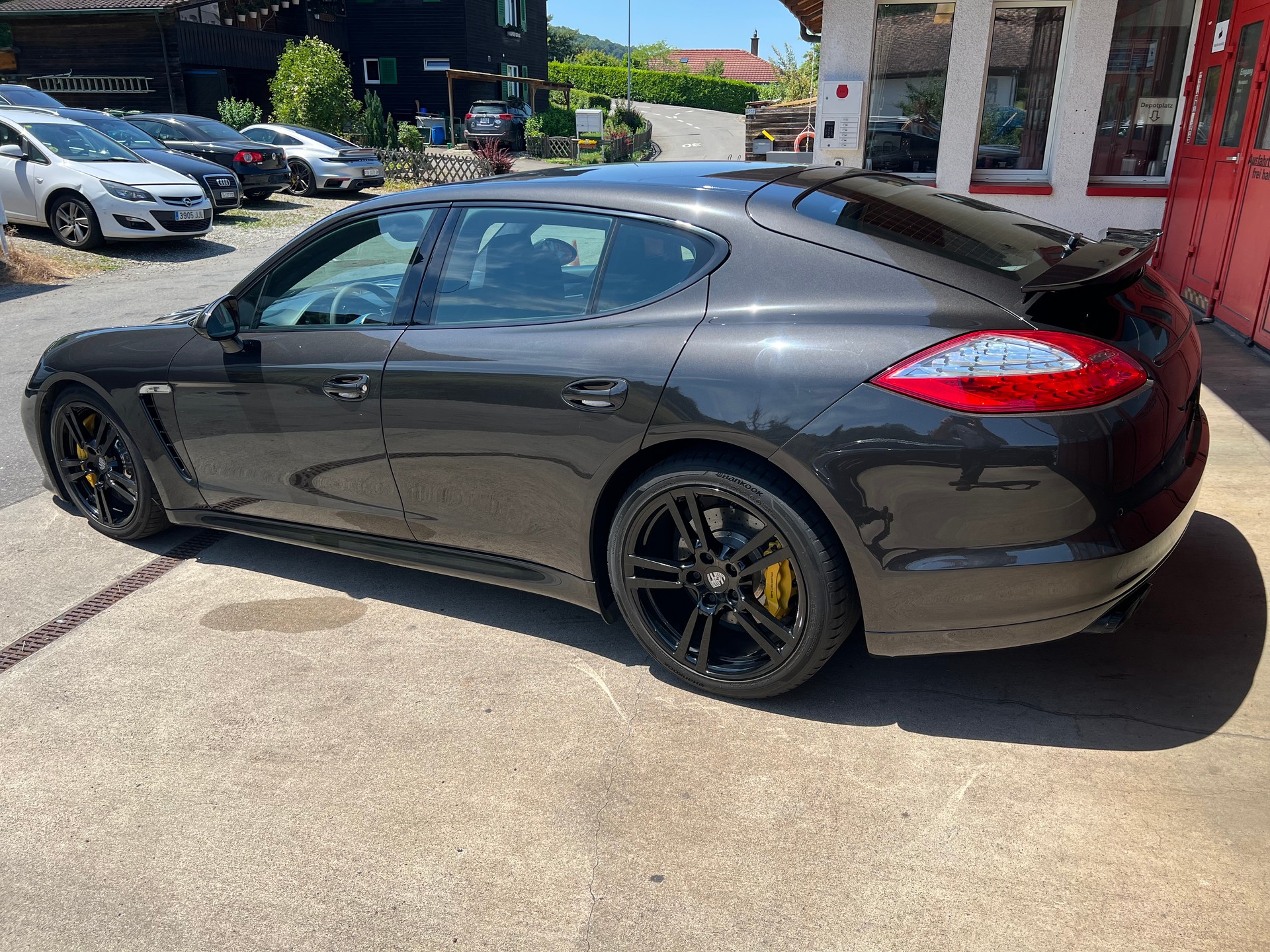 PORSCHE Panamera GTS 4.8 PDK-showroom-element-3