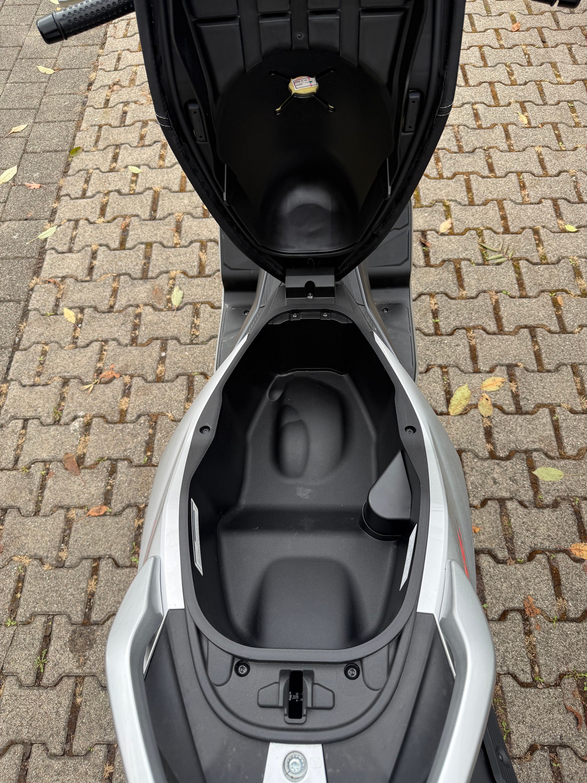 APRILIA SR 125 GT ABS-image-2