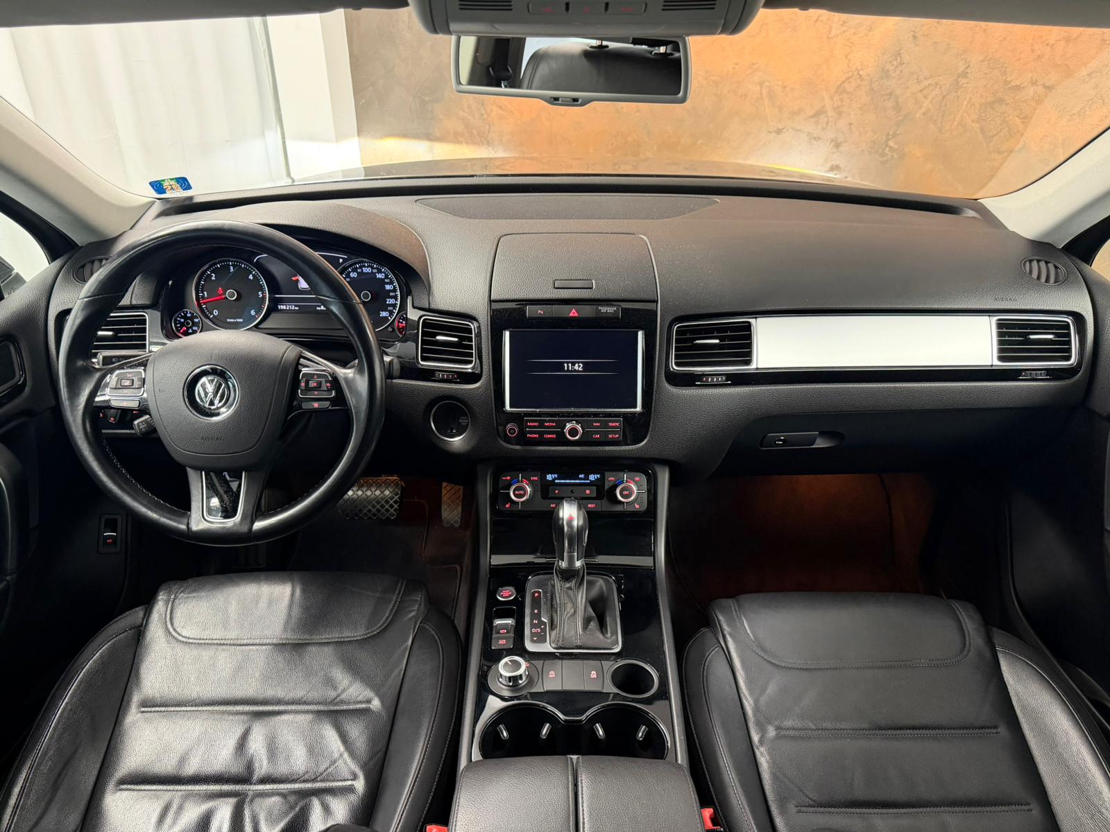 VW Touareg 3.0 TDI BlueMotion Technology Tiptronic *CH Fahrzeug*Leder*Xenon*Memory*-image-11