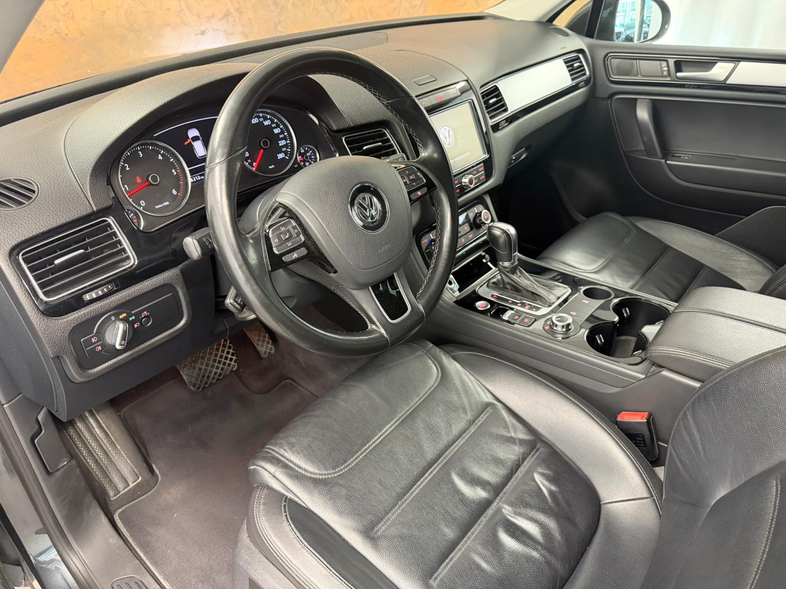 VW Touareg 3.0 TDI BlueMotion Technology Tiptronic *CH Fahrzeug*Leder*Xenon*Memory*-image-8