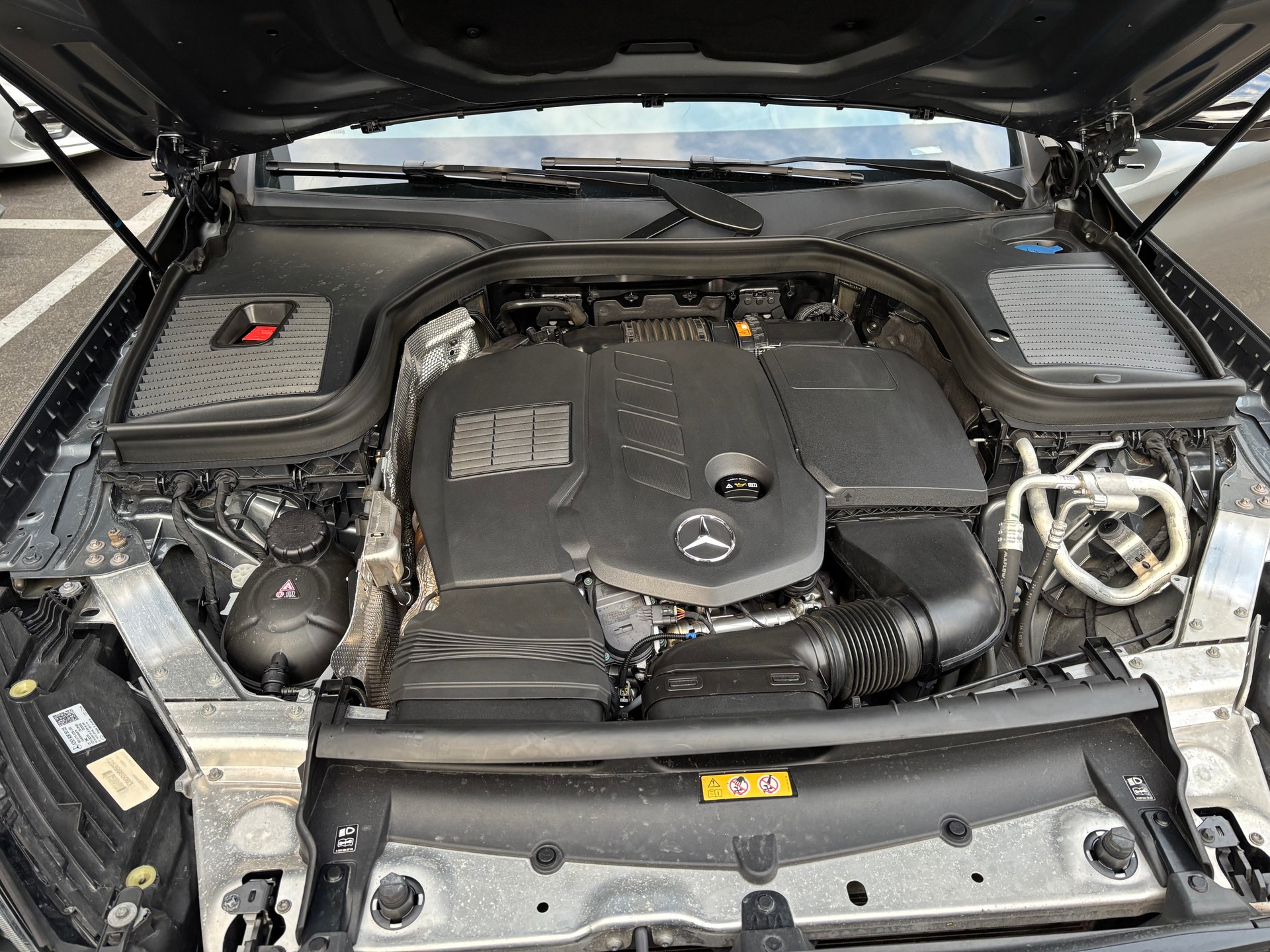 MERCEDES-BENZ GLC 300 d AMG Line 4Matic 9G-Tronic mit AHK-image-16