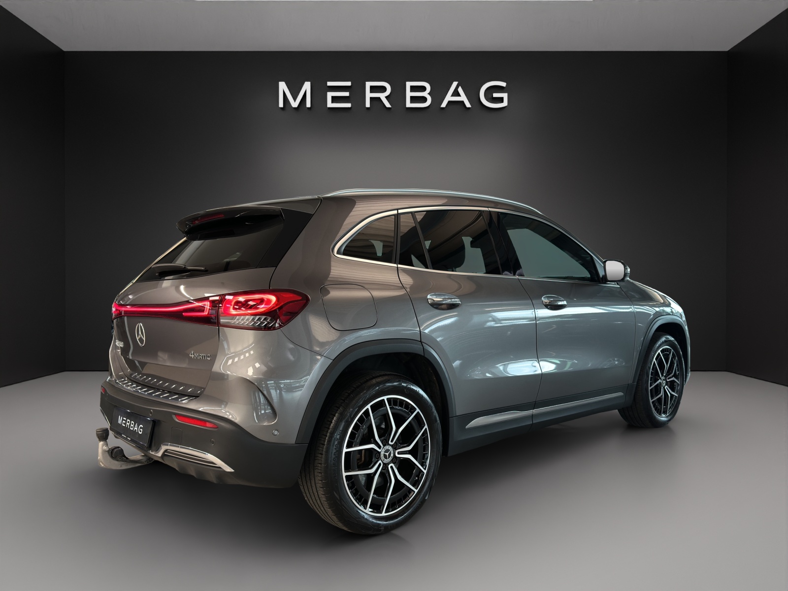MERCEDES-BENZ EQA 300 AMG Line 4Matic-image-5