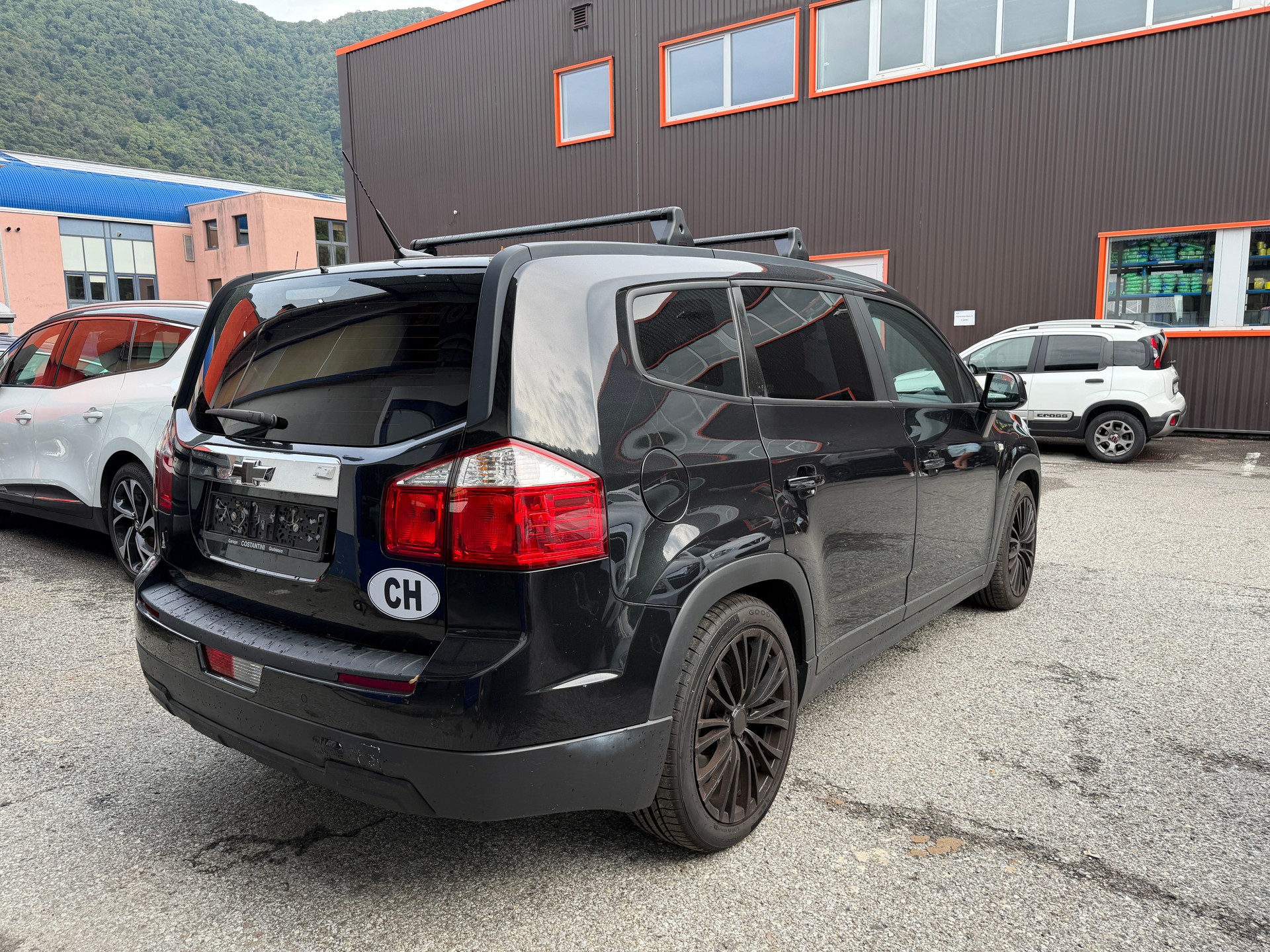 CHEVROLET Orlando 2.0 VCDi LS-image-2