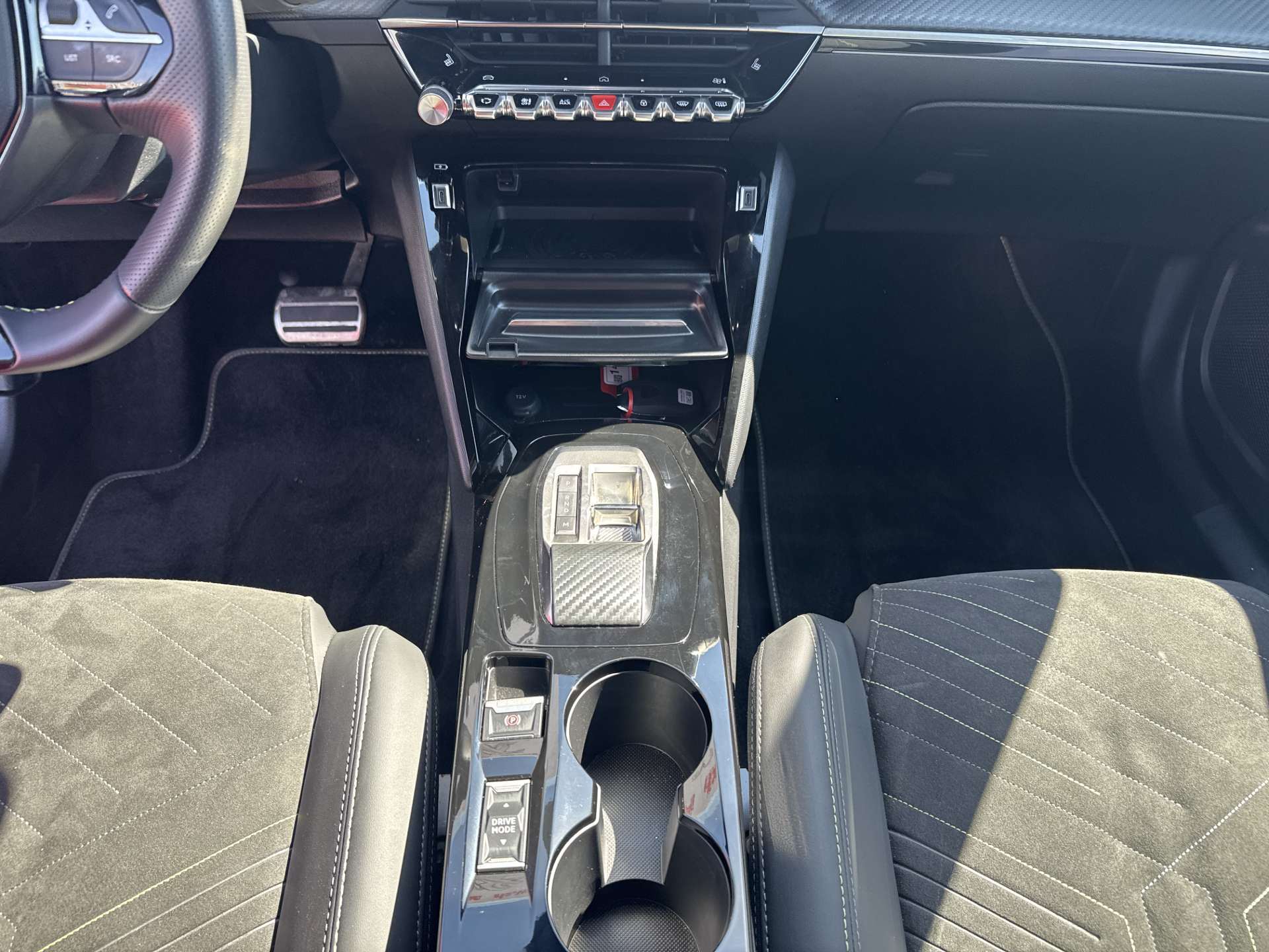 PEUGEOT 2008 1.2 PureTech GT Automat-image-11