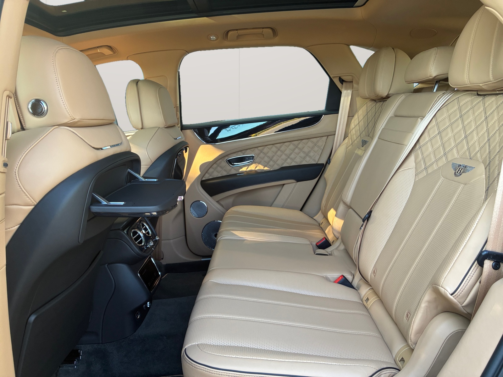 BENTLEY Bentayga V8 First Edition aus 1. Hand mit Top- Ausstattung!-image-13