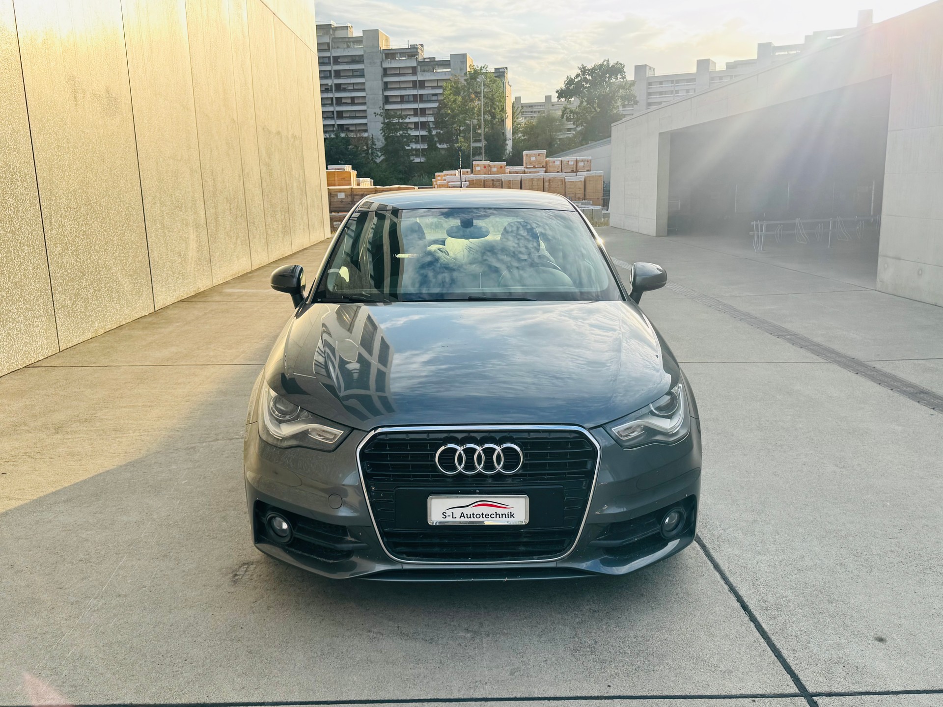 AUDI A1 1.4 TFSI Ambition S-tronic-showroom-element-1