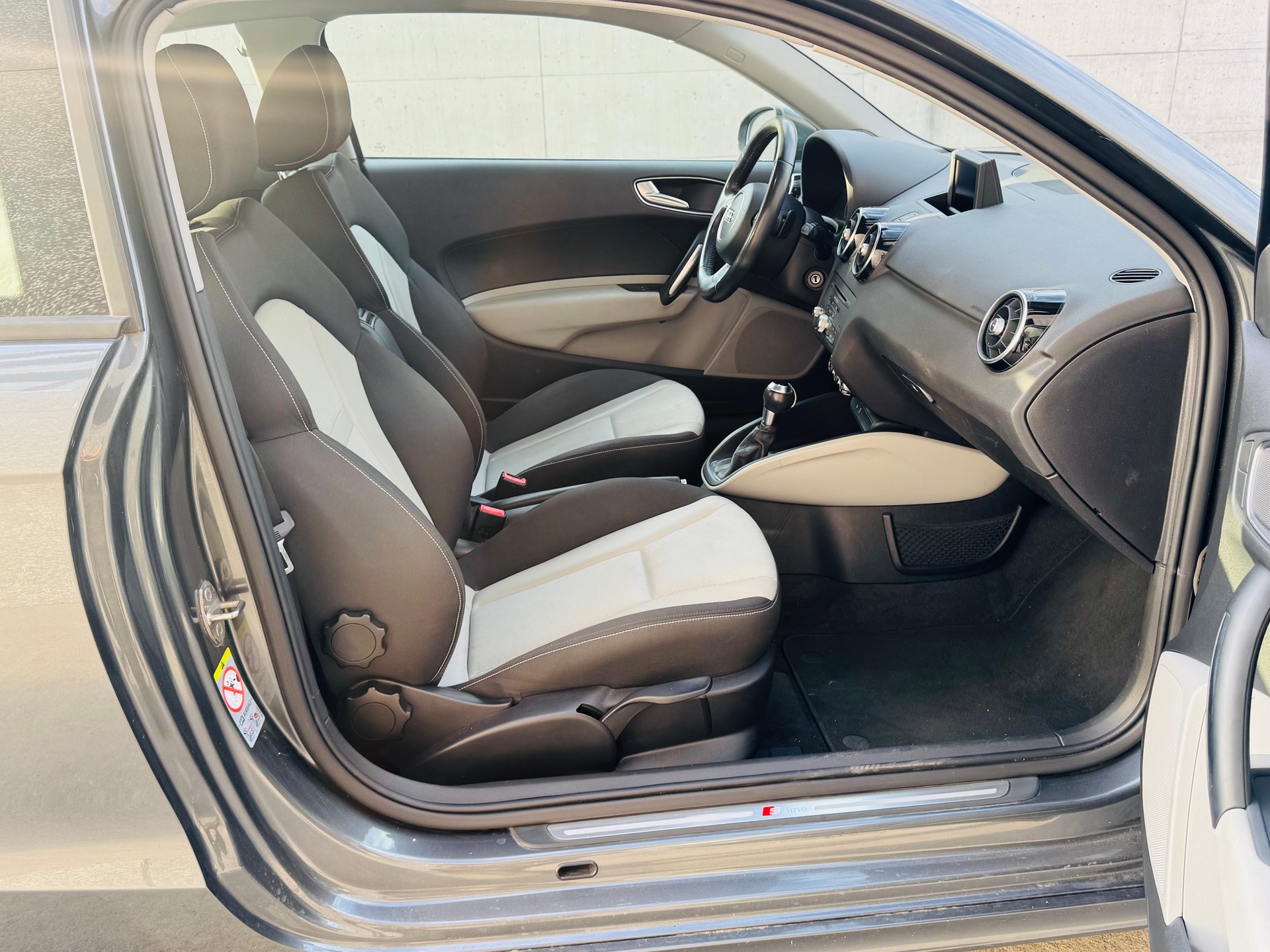 AUDI A1 1.4 TFSI Ambition S-tronic-image-10