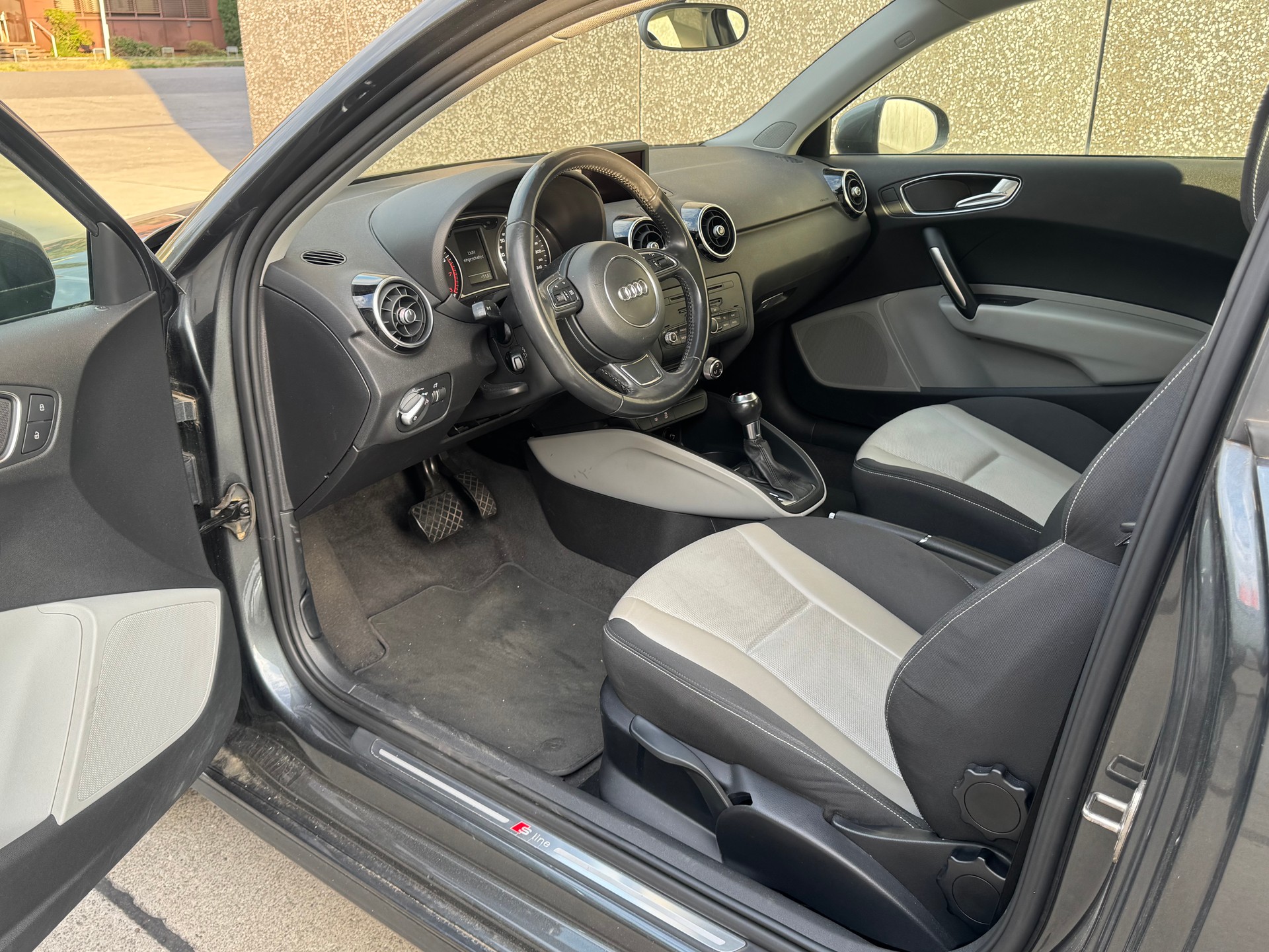 AUDI A1 1.4 TFSI Ambition S-tronic-image-7