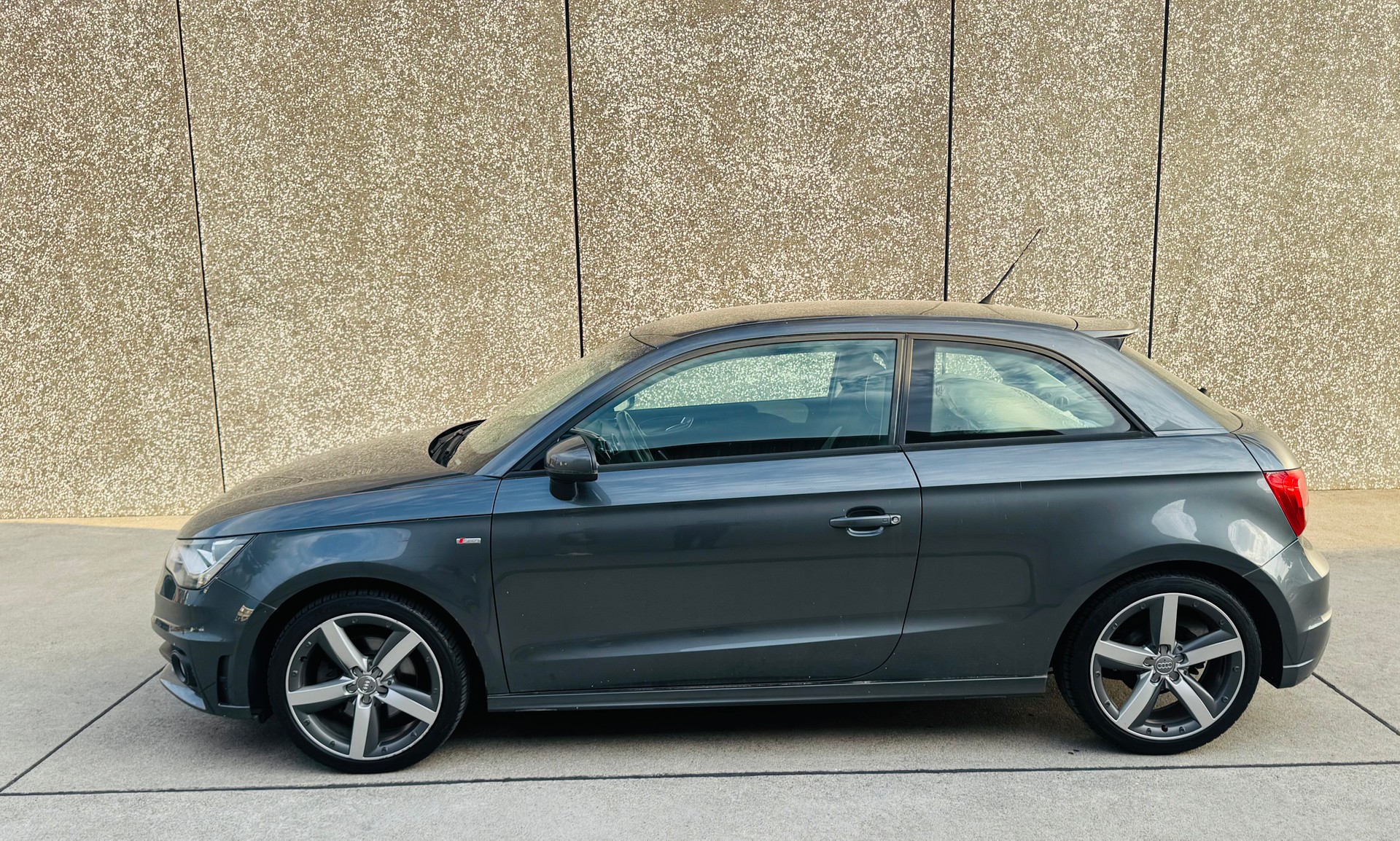 AUDI A1 1.4 TFSI Ambition S-tronic-showroom-element-3