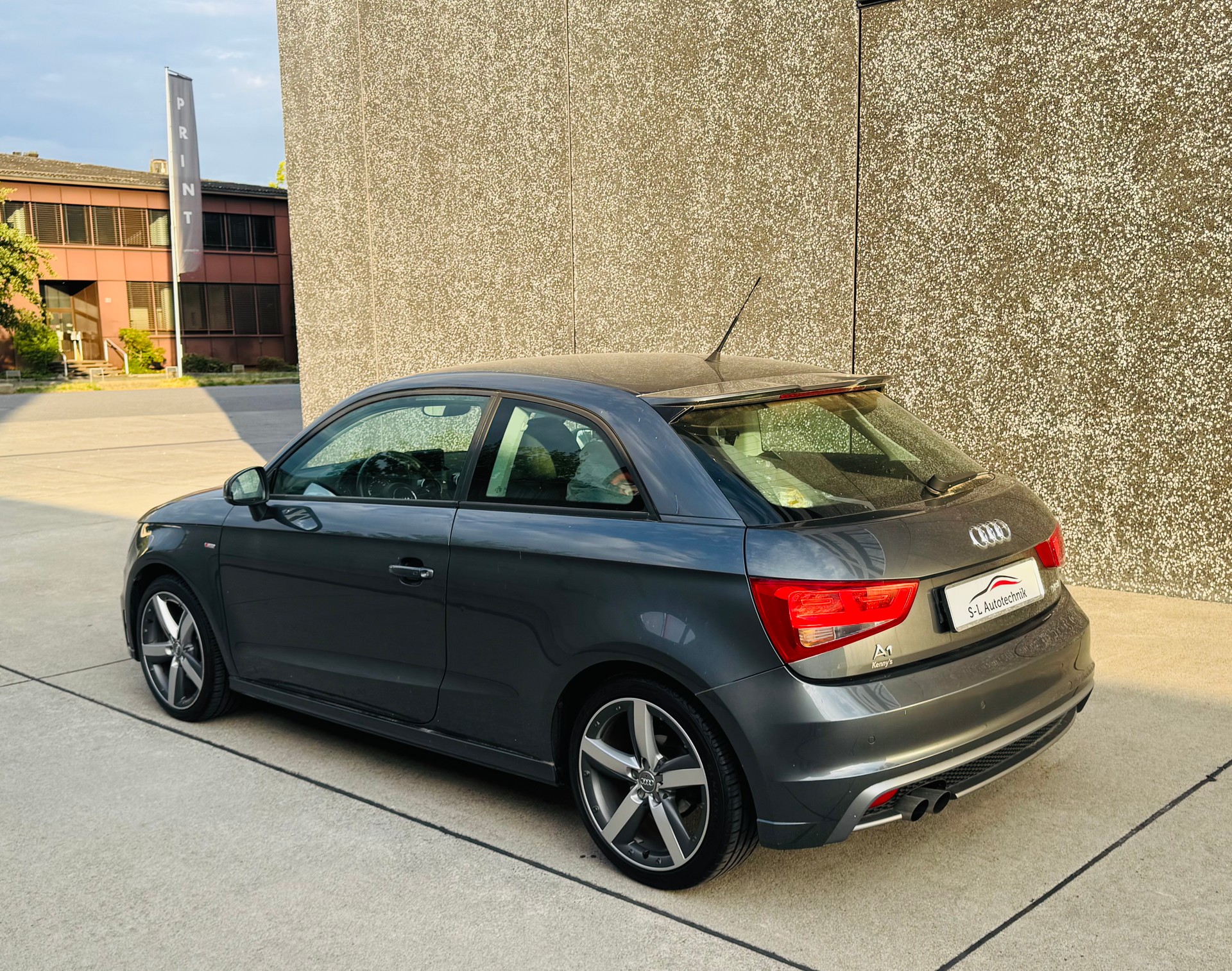AUDI A1 1.4 TFSI Ambition S-tronic-image-4