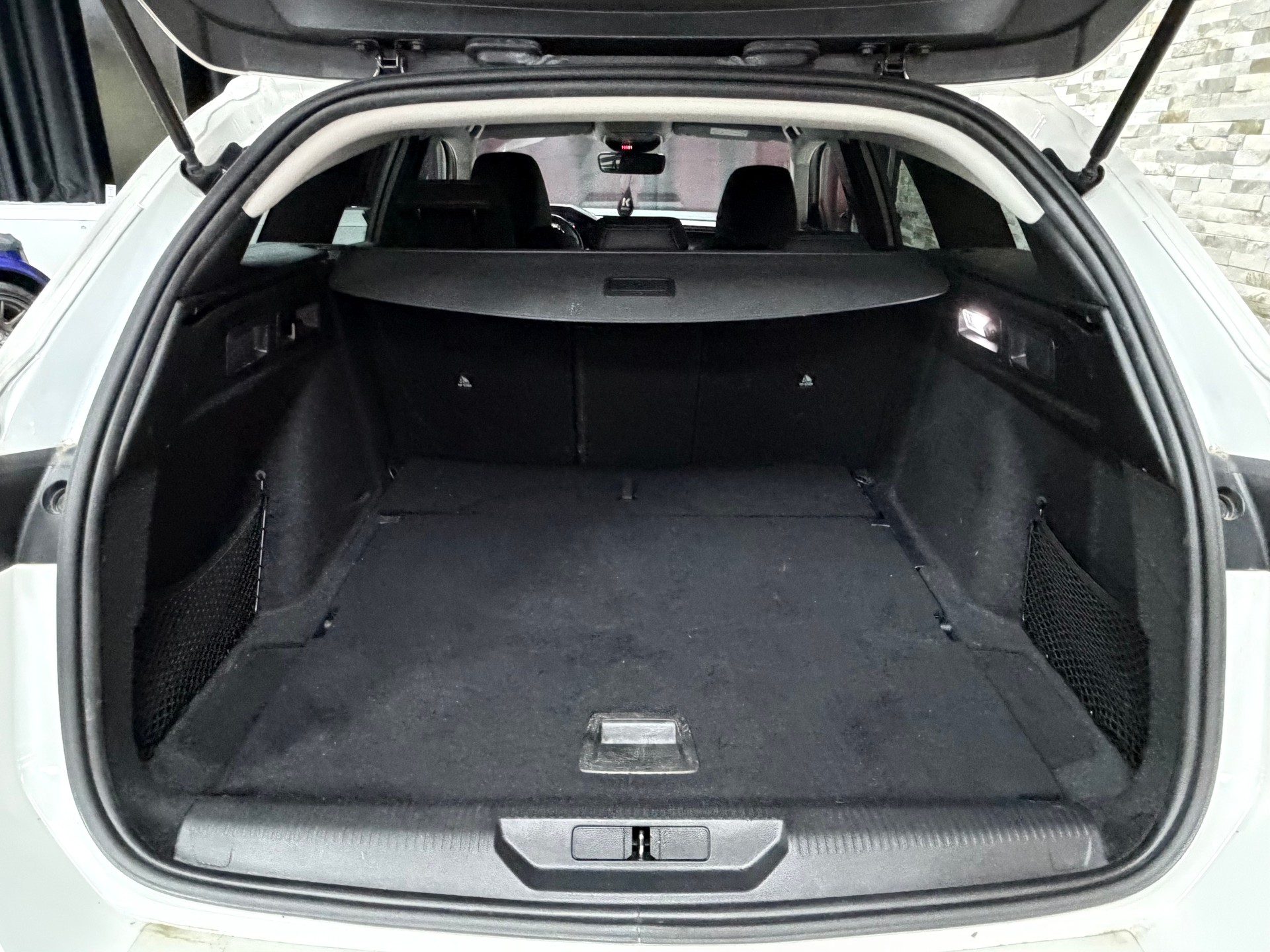 PEUGEOT 308 SW 1.5 BlueHDI Allure EAT8-image-25