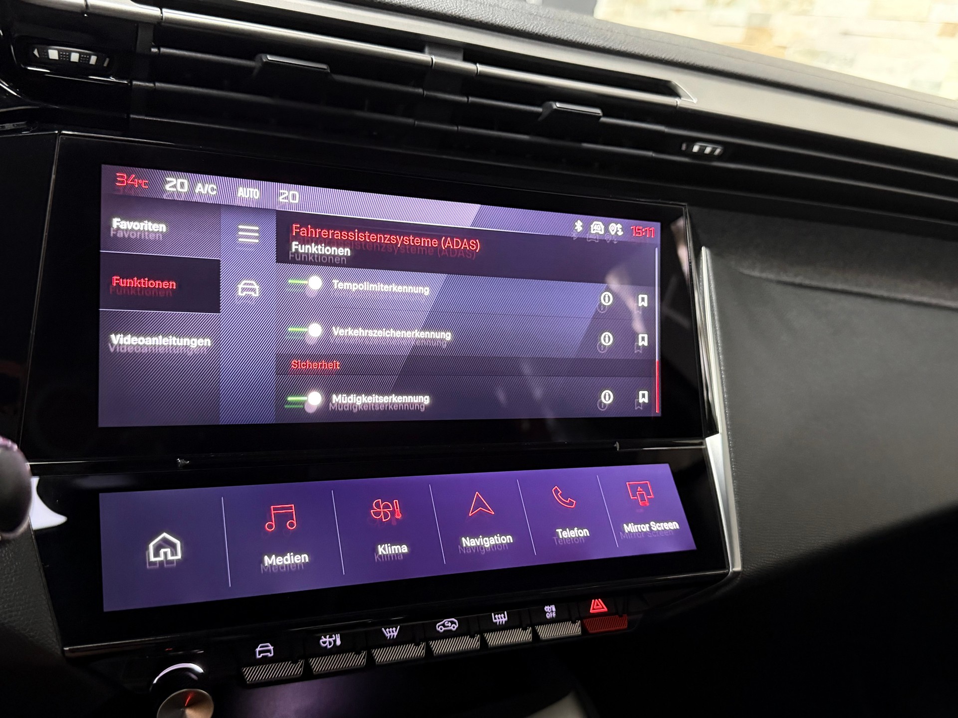 PEUGEOT 308 SW 1.5 BlueHDI Allure EAT8-image-18