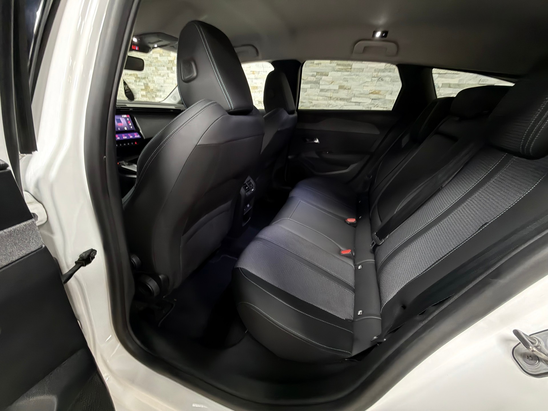 PEUGEOT 308 SW 1.5 BlueHDI Allure EAT8-image-22