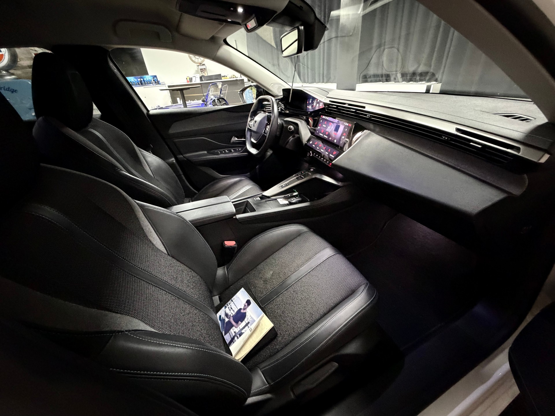 PEUGEOT 308 SW 1.5 BlueHDI Allure EAT8-image-27