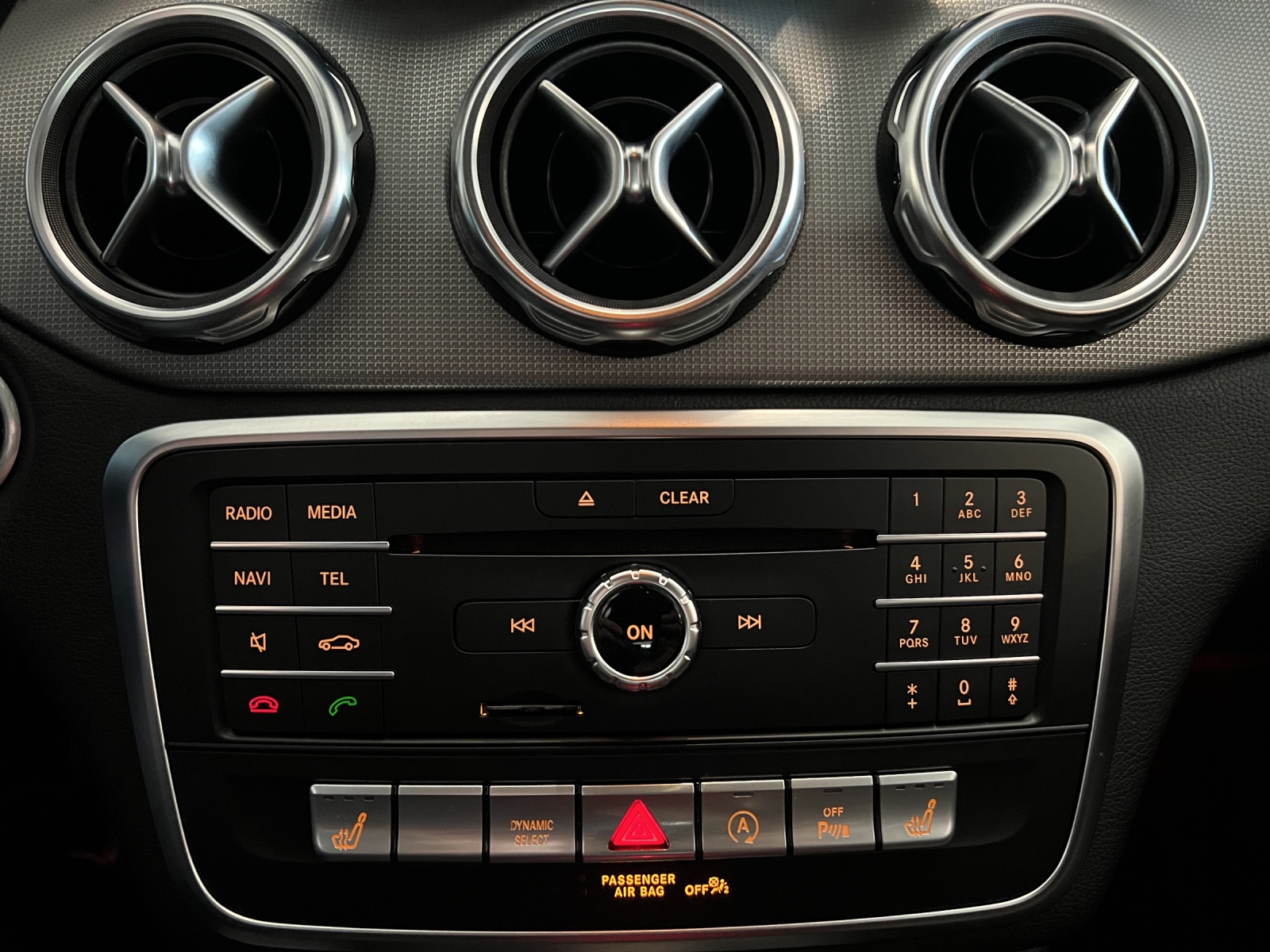 MERCEDES-BENZ GLA 200 Night Star 7G-DCT-image-19