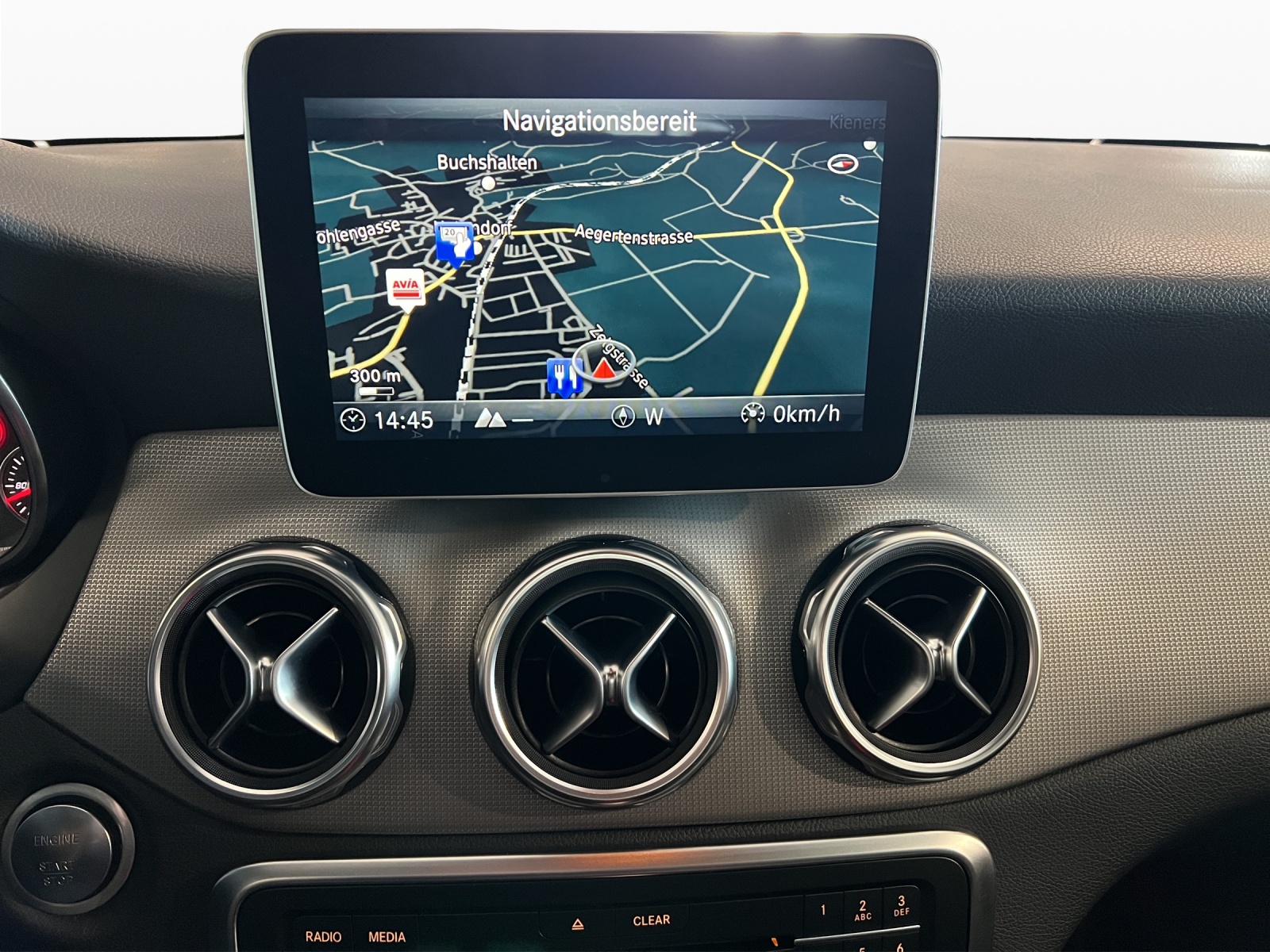MERCEDES-BENZ GLA 200 Night Star 7G-DCT-image-16