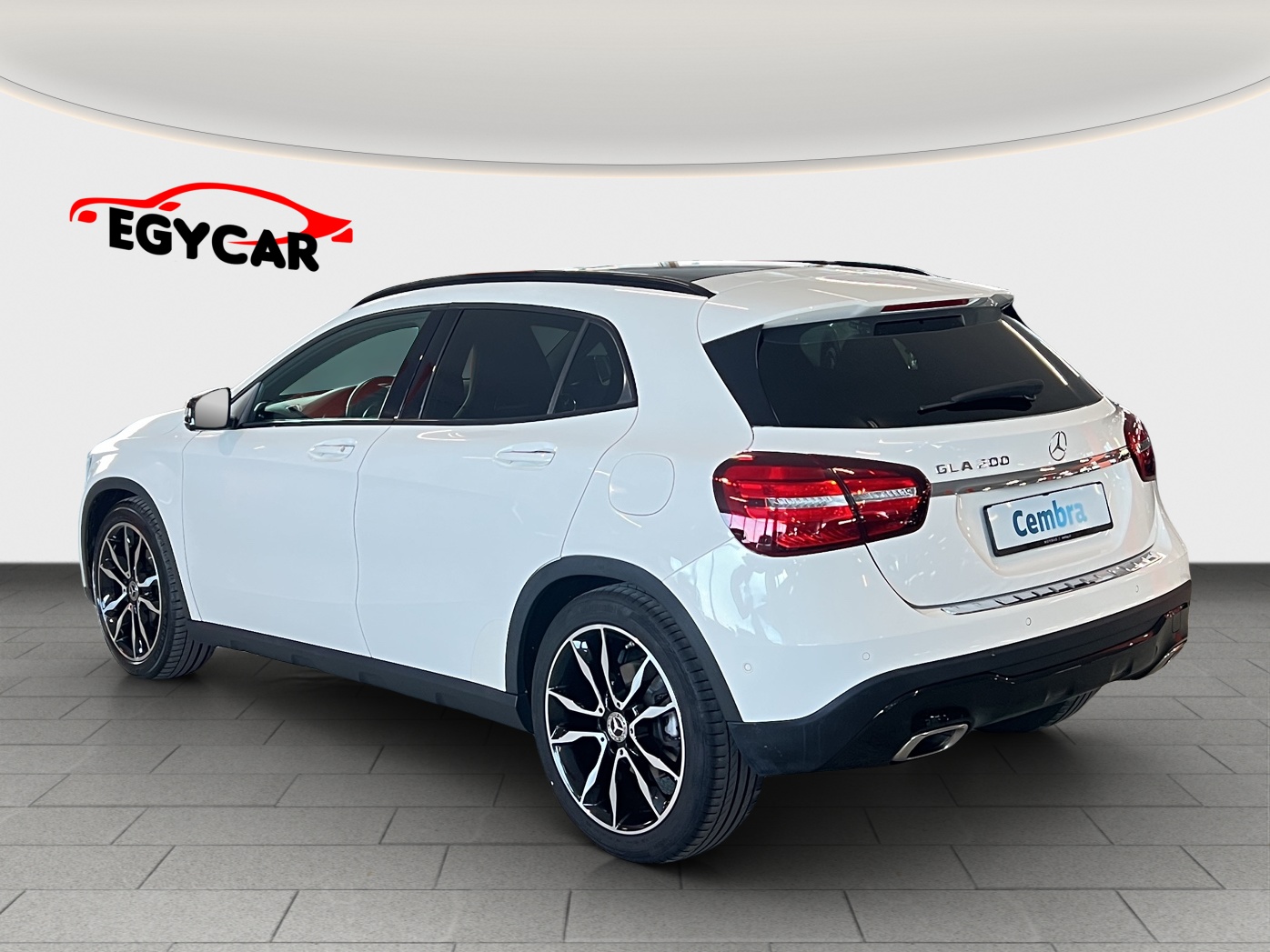 MERCEDES-BENZ GLA 200 Night Star 7G-DCT-image-4