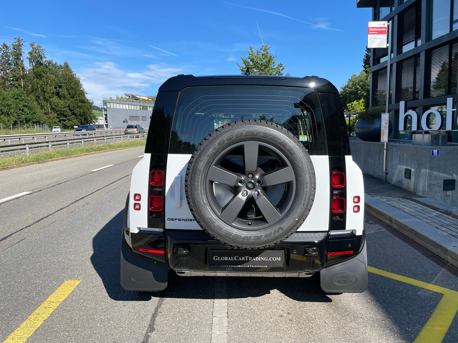 LAND ROVER Defender 110 P400 I6 X-Dynamic SE 3.0 AT8-image-5