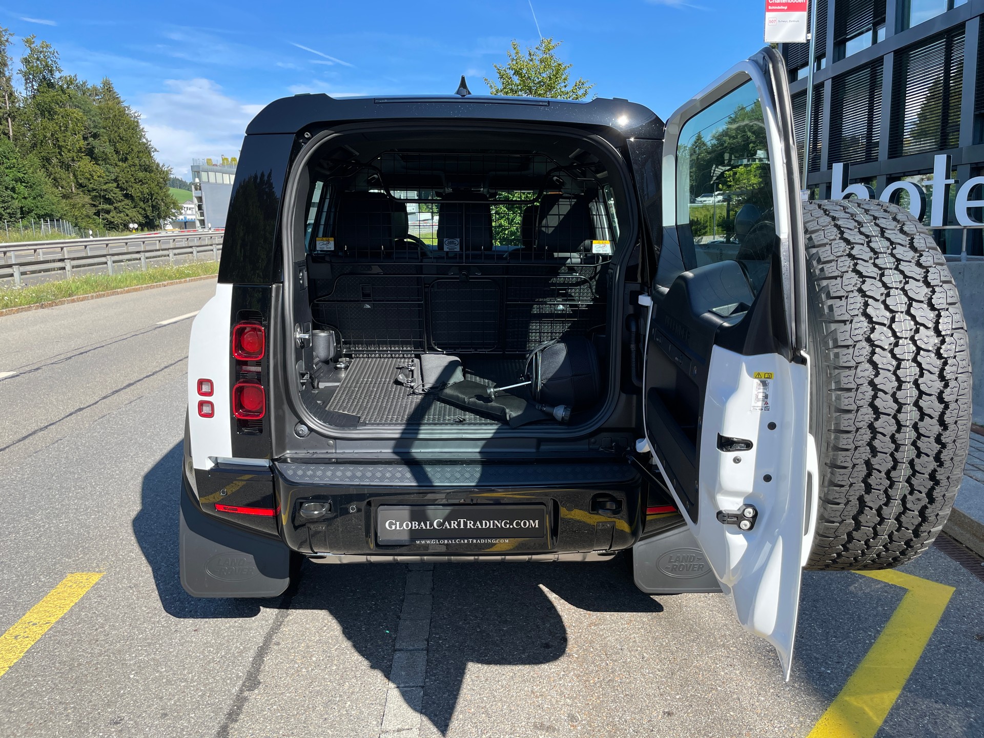 LAND ROVER Defender 110 P400 I6 X-Dynamic SE 3.0 AT8-image-6