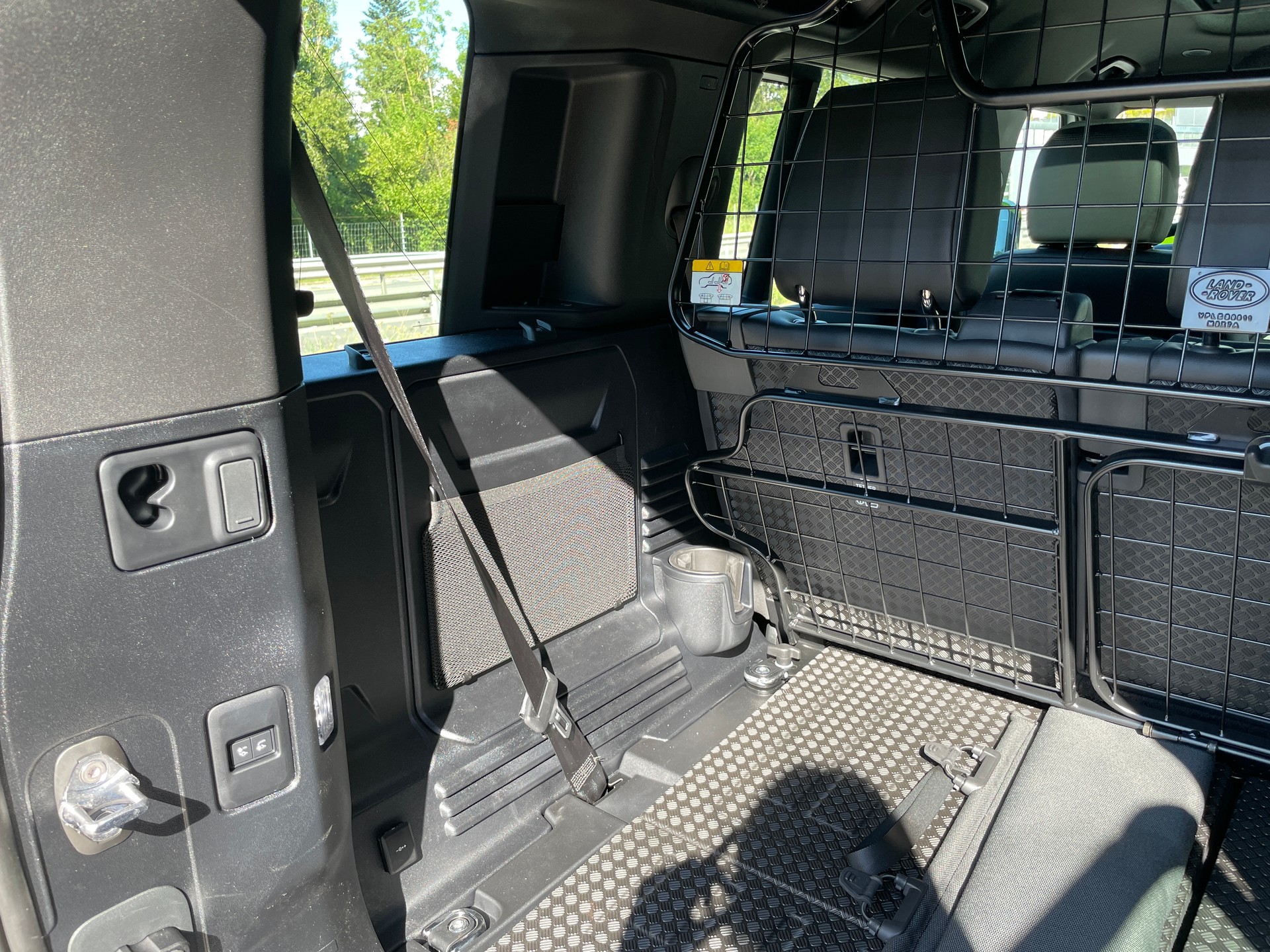 LAND ROVER Defender 110 P400 I6 X-Dynamic SE 3.0 AT8-image-8