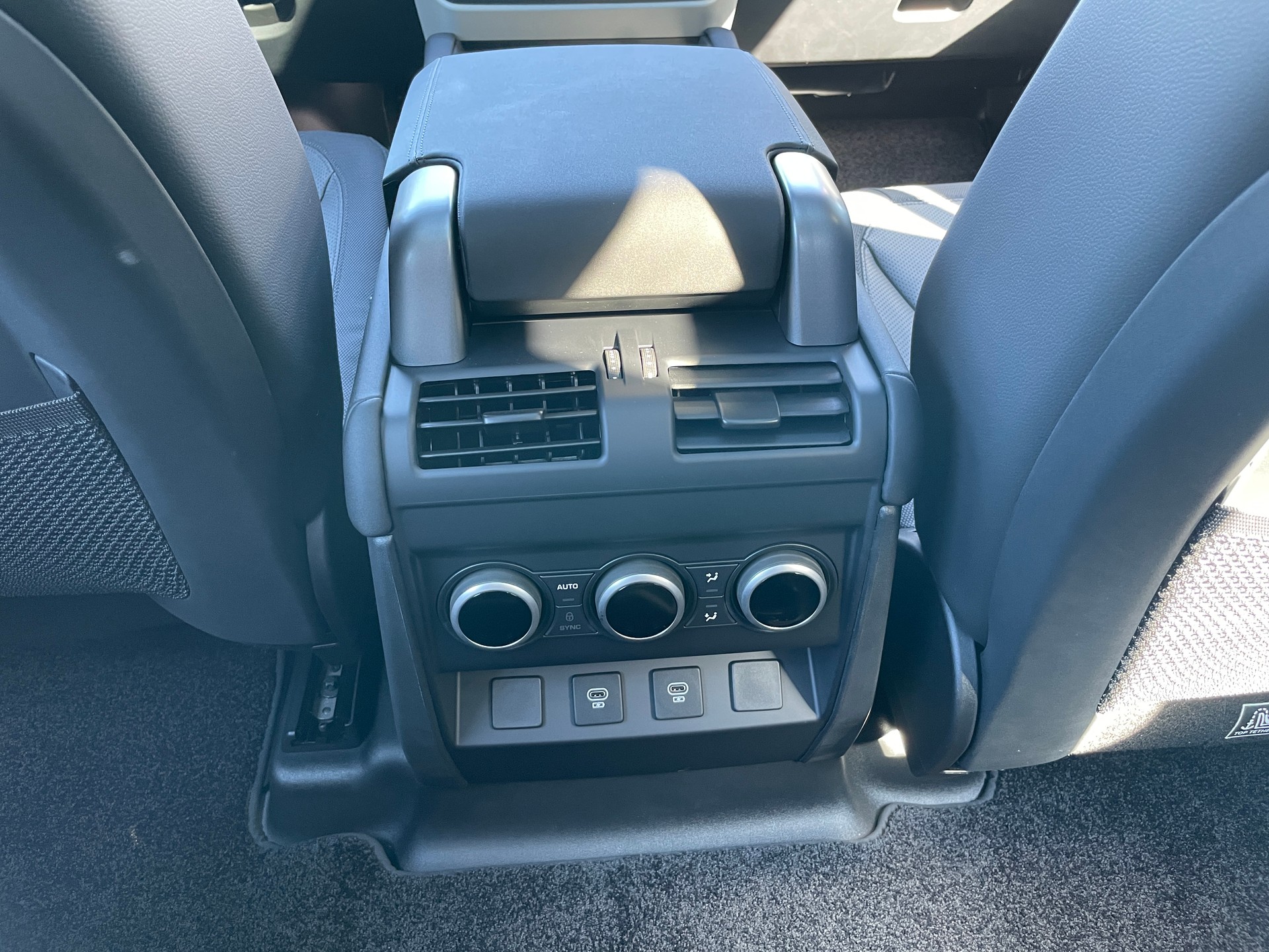 LAND ROVER Defender 110 P400 I6 X-Dynamic SE 3.0 AT8-image-20