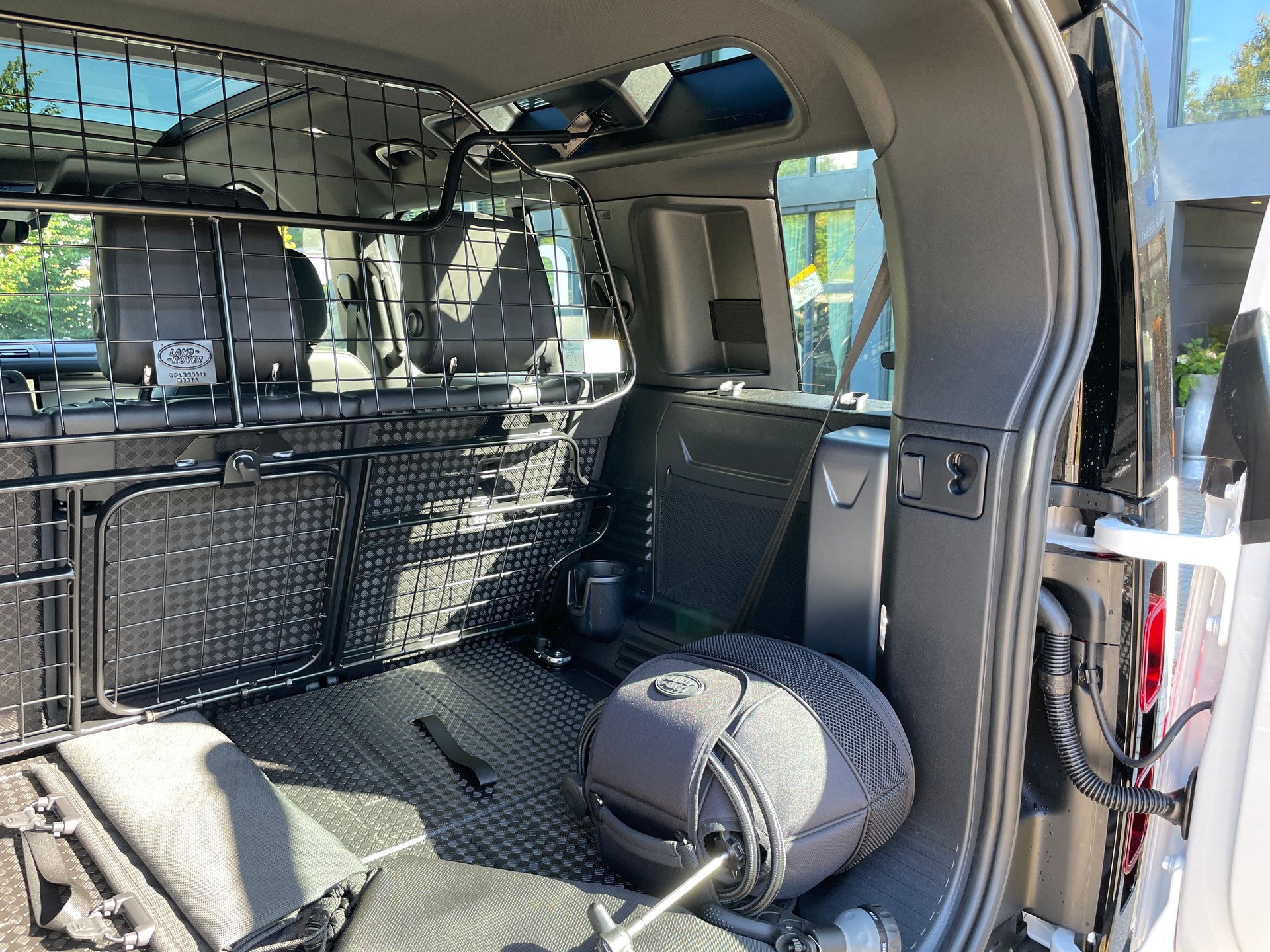 LAND ROVER Defender 110 P400 I6 X-Dynamic SE 3.0 AT8-image-9