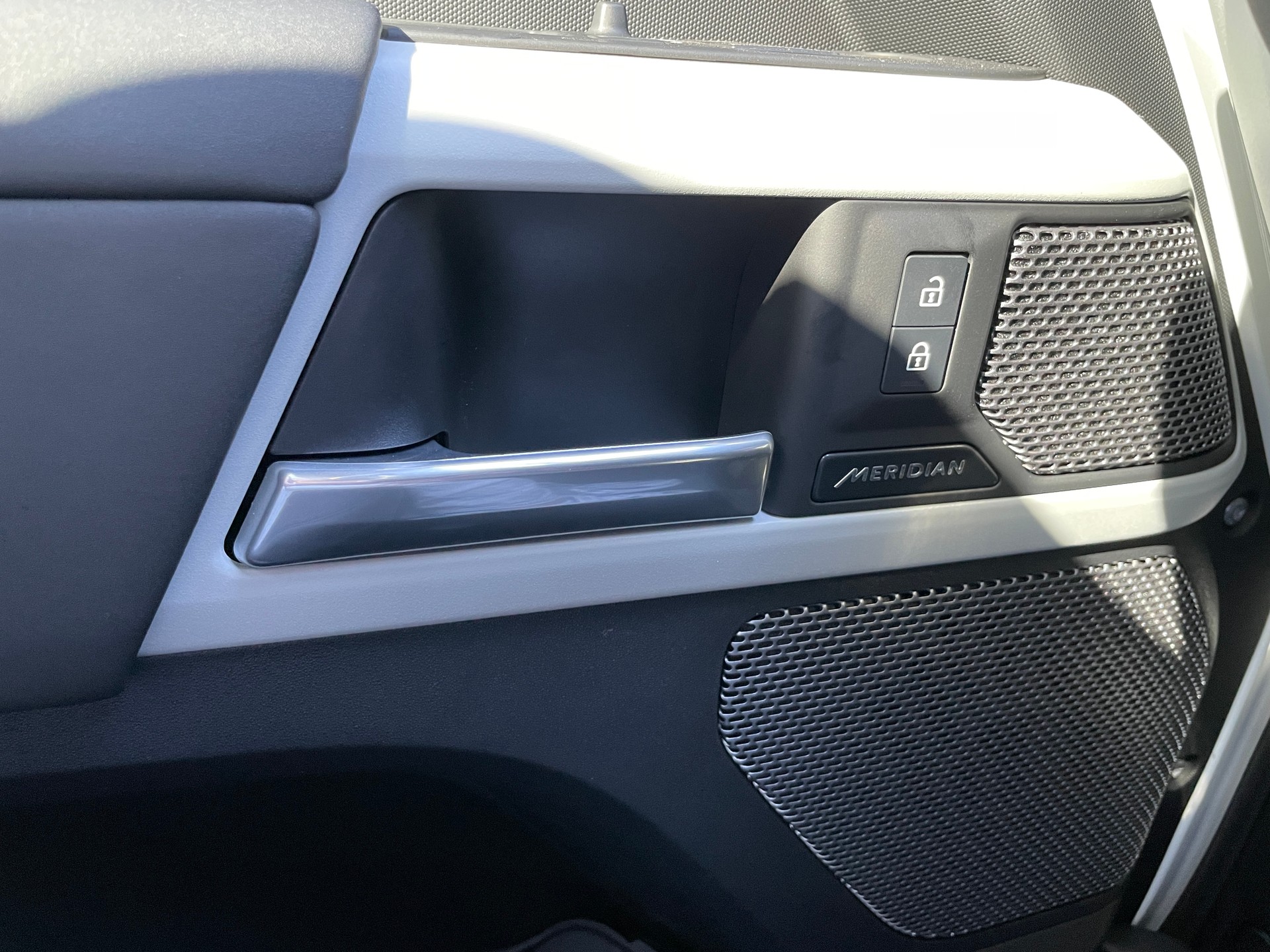 LAND ROVER Defender 110 P400 I6 X-Dynamic SE 3.0 AT8-image-24