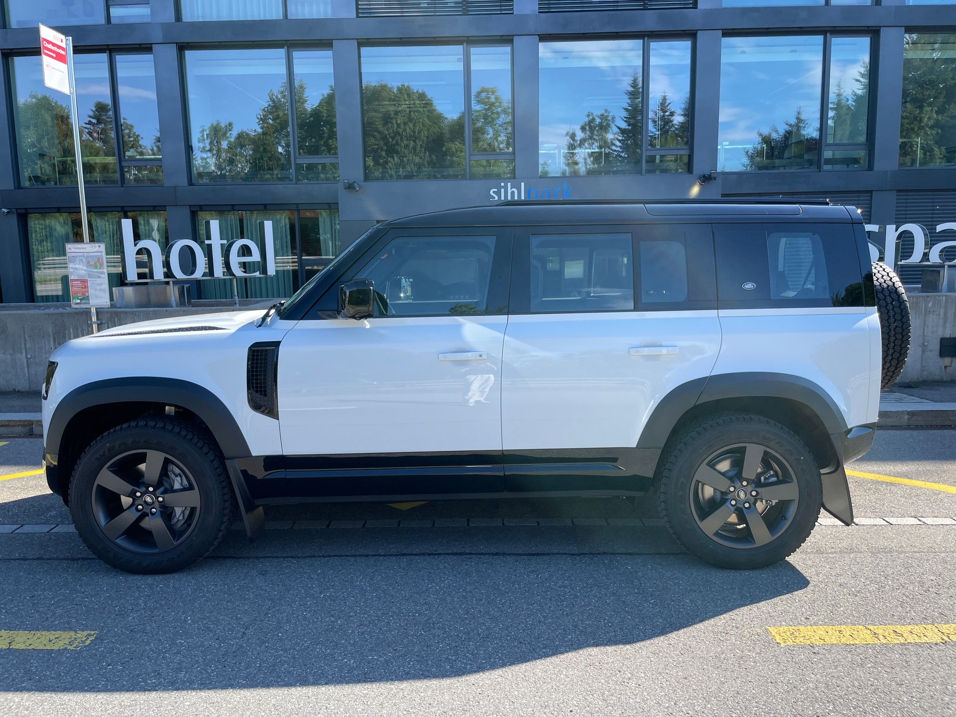 LAND ROVER Defender 110 P400 I6 X-Dynamic SE 3.0 AT8-image-12