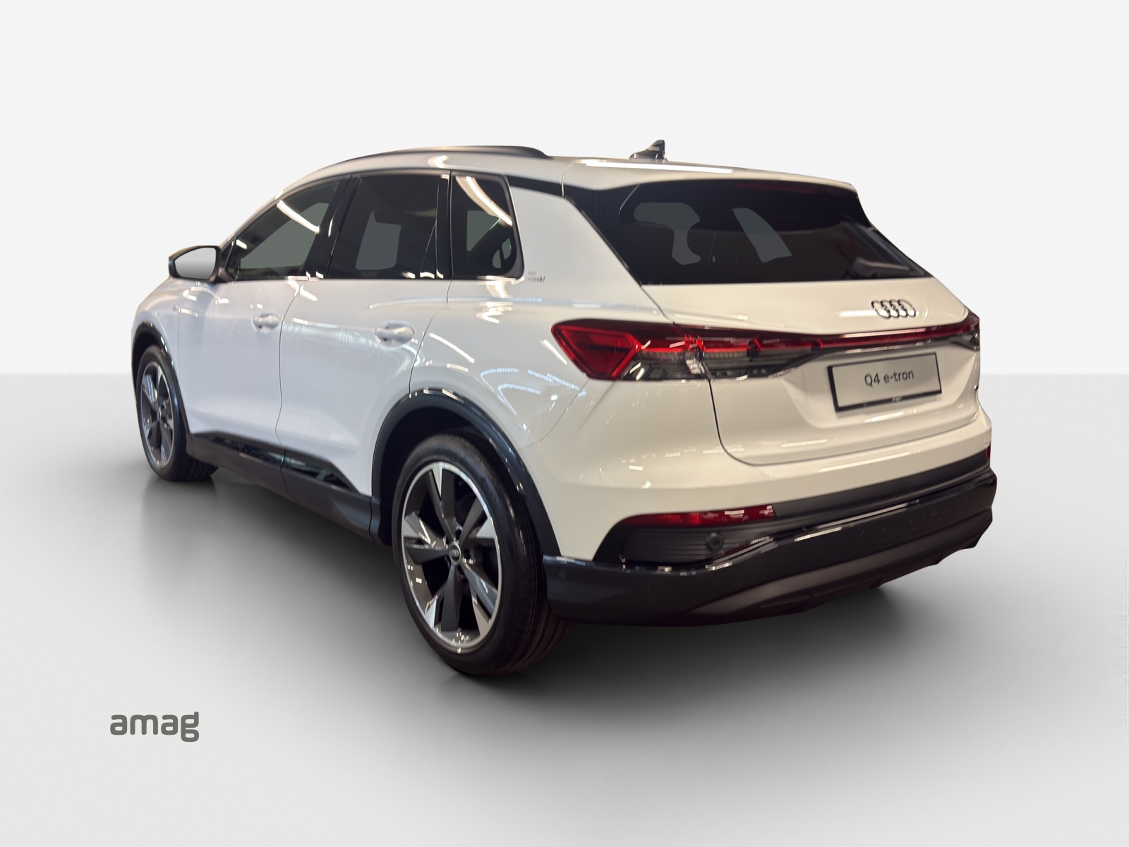 AUDI Q4 e-tron 45 Edition Swiss Ski quattro-showroom-element-2