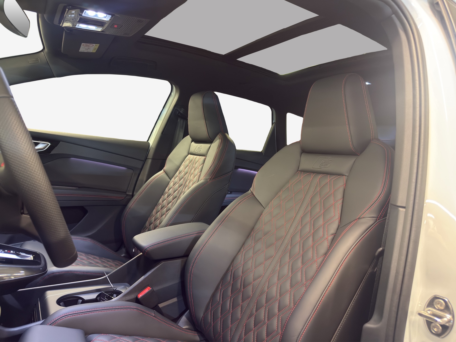 AUDI Q4 e-tron 45 Edition Swiss Ski quattro-image-13