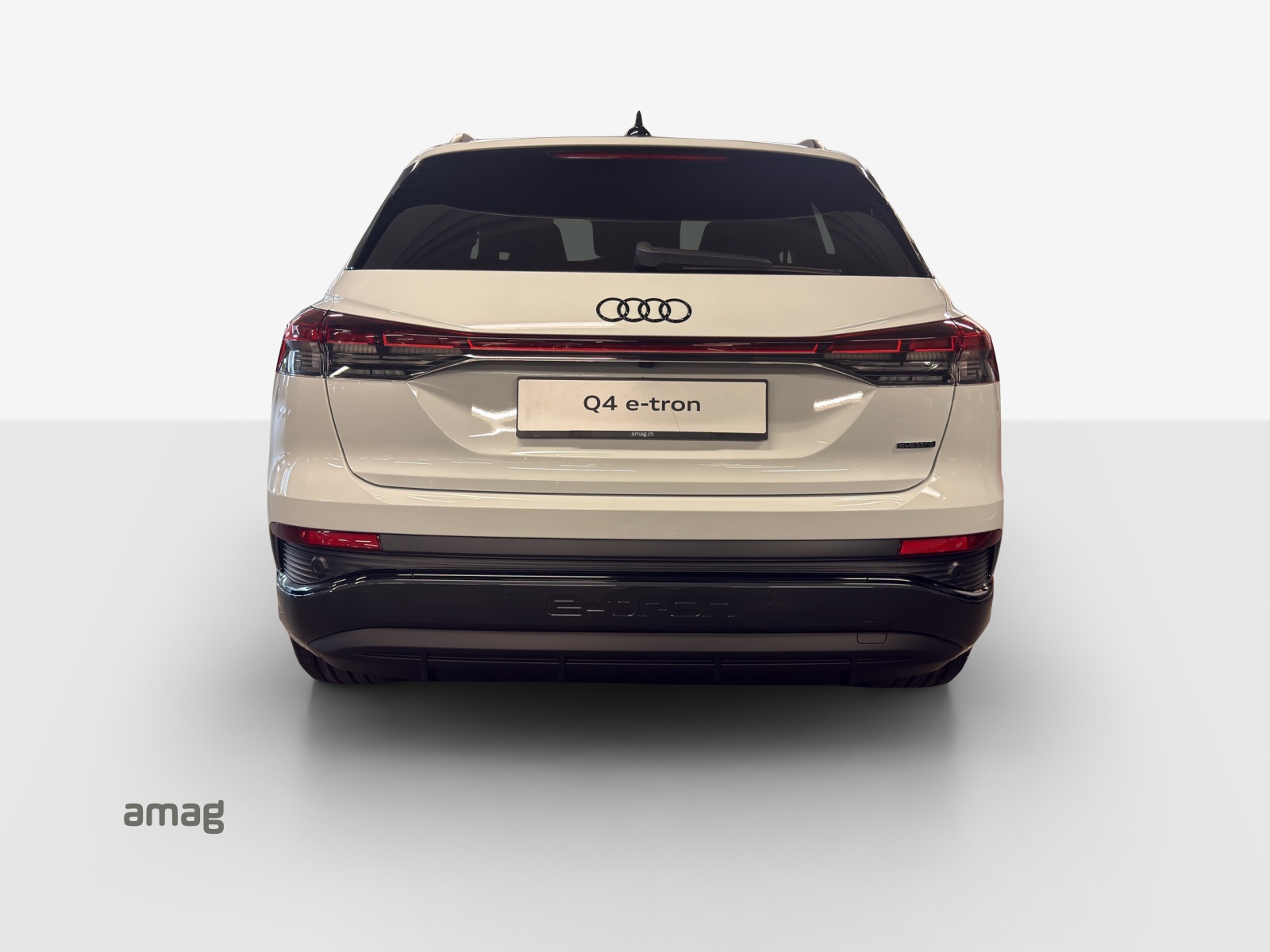 AUDI Q4 e-tron 45 Edition Swiss Ski quattro-showroom-element-3