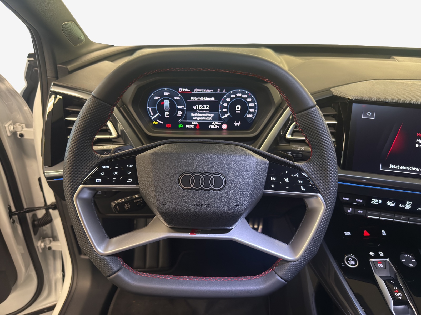 AUDI Q4 e-tron 45 Edition Swiss Ski quattro-image-9