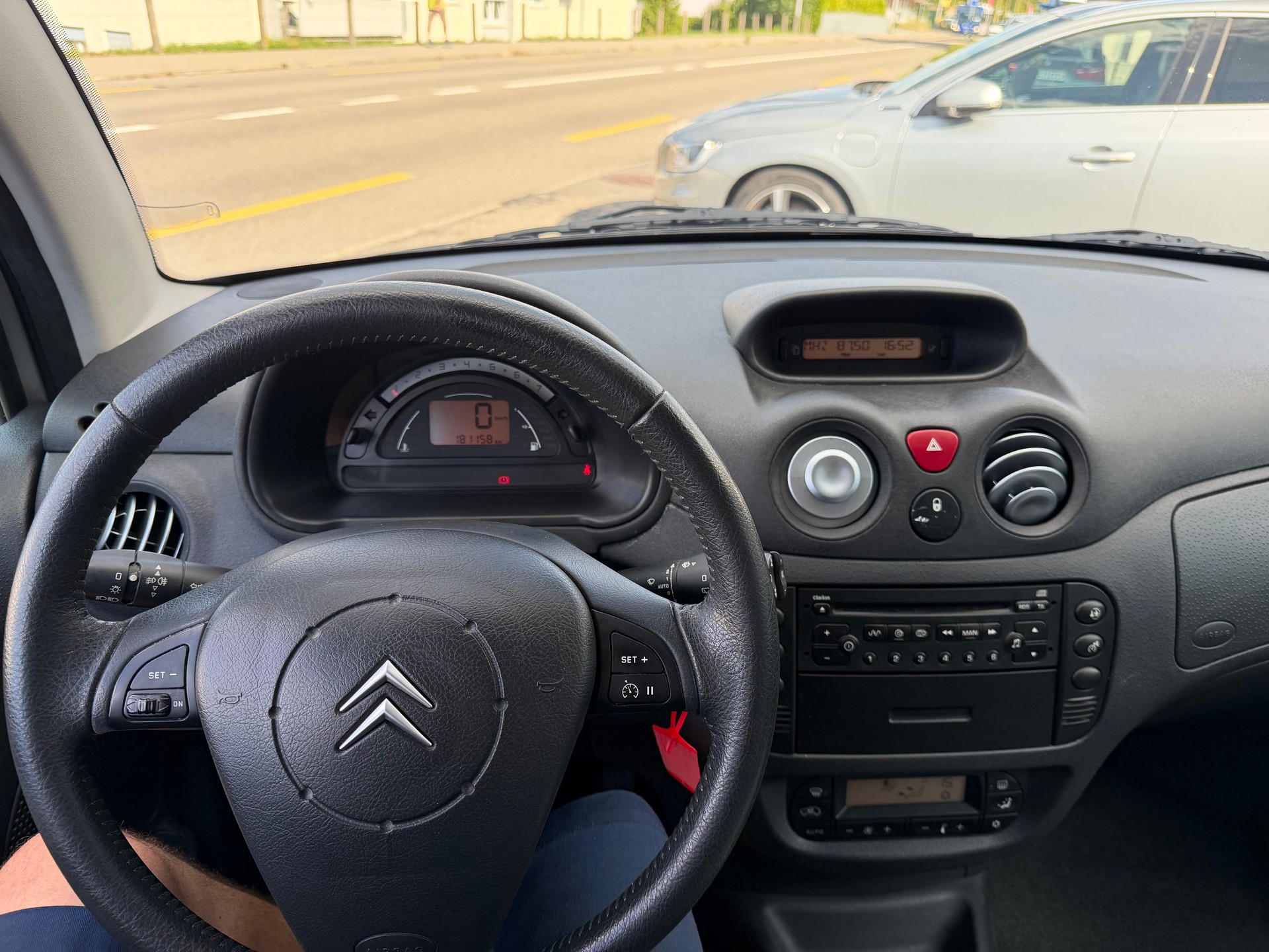 CITROEN C3 1.4i Exclusive-image-5