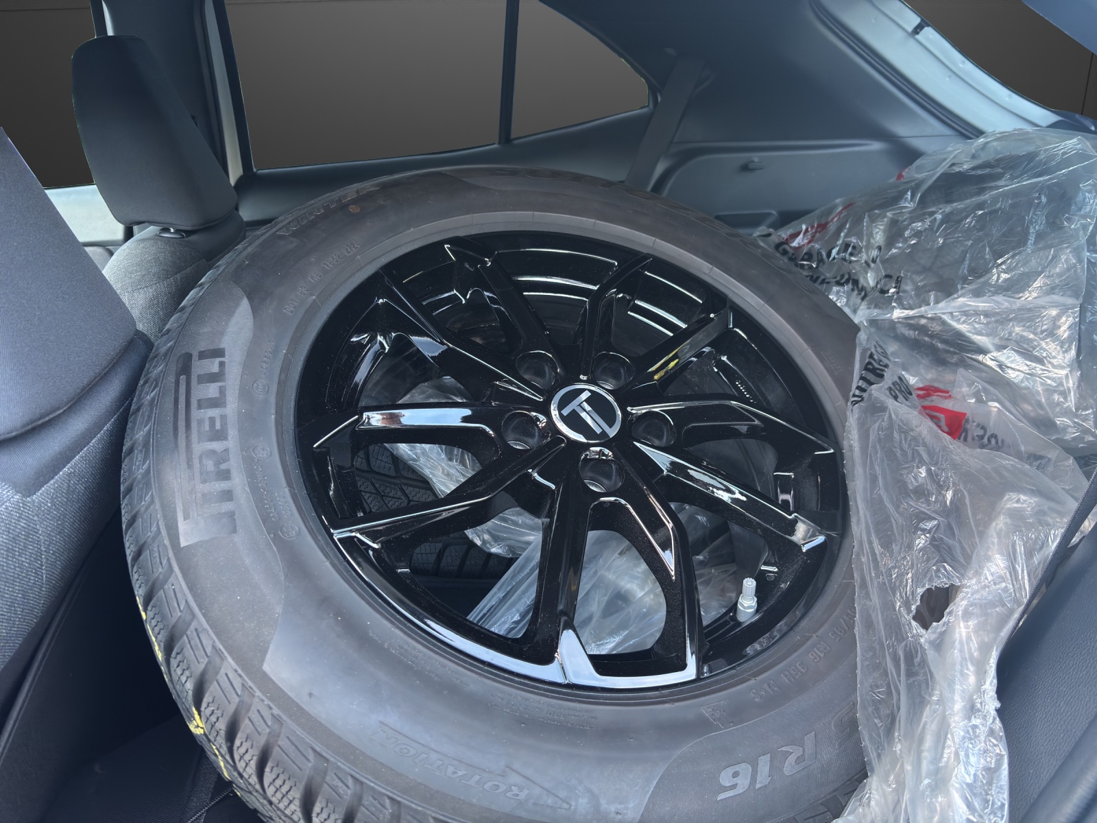 TOYOTA Yaris Cross 1.5 Trend e-CVT AWDi-image-11