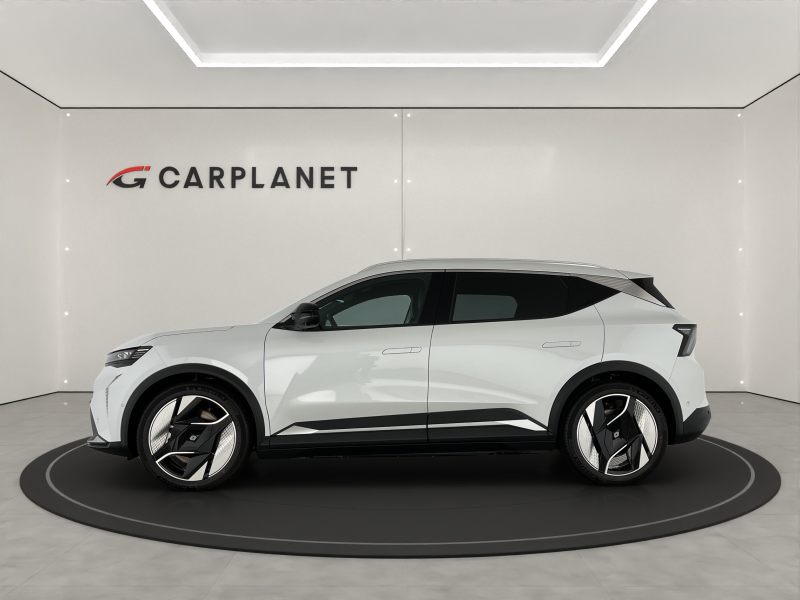 RENAULT Scénic E-Tech iconic-showroom-element-1
