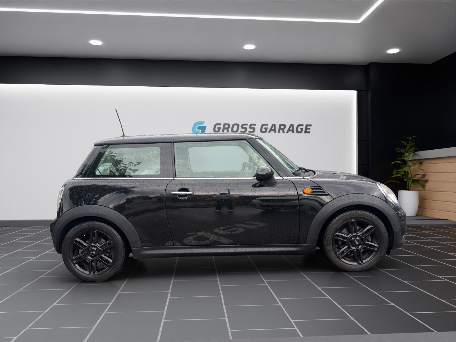 MINI Mini One-showroom-element-2