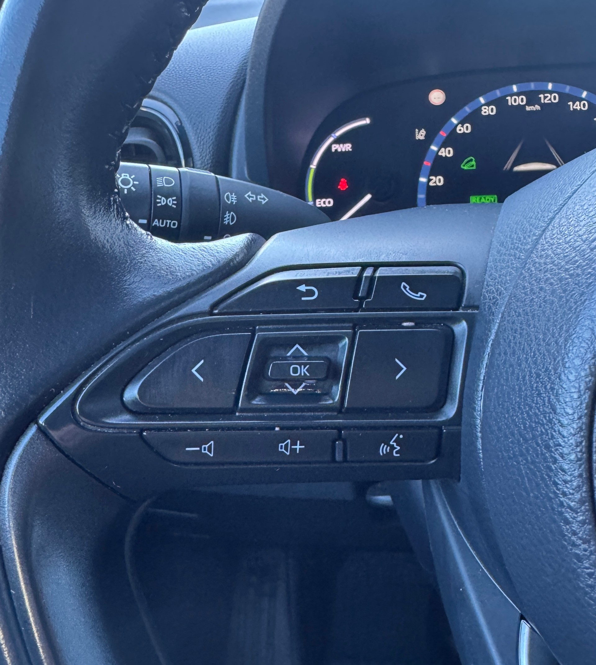 TOYOTA Yaris Cross 1.5 Comfort e-CVT-image-19