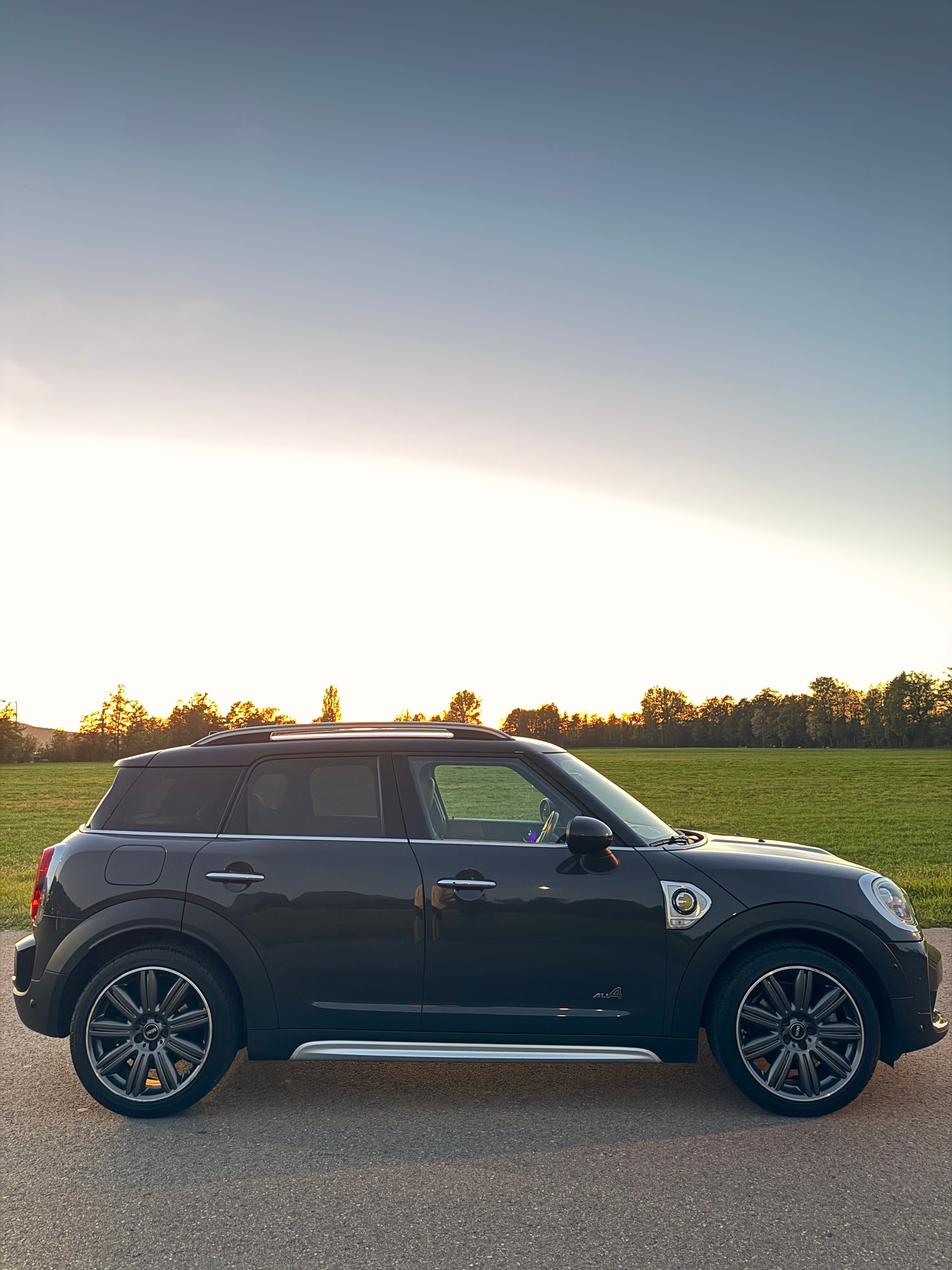 MINI 1.5i Cooper S E ALL4-image-6