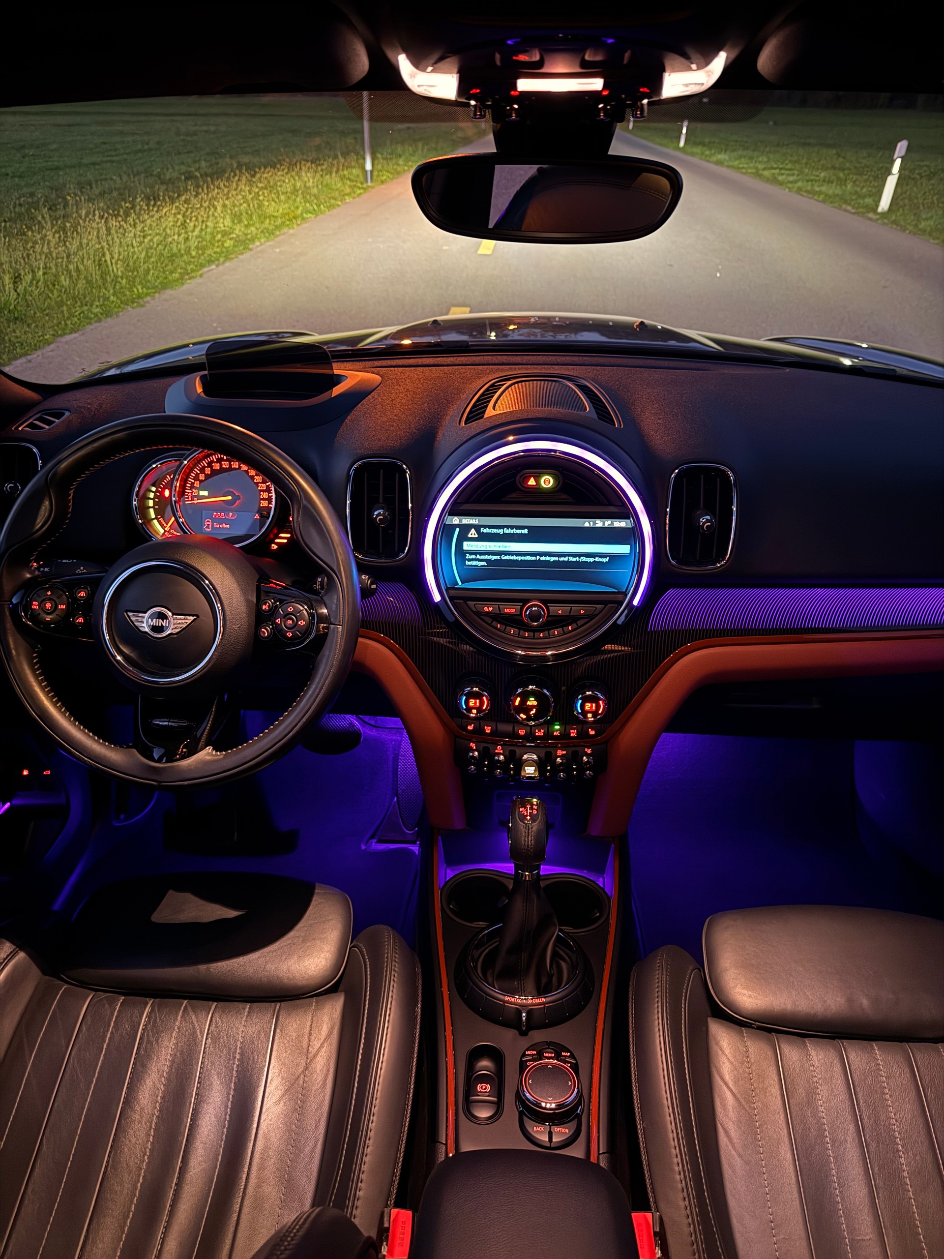 MINI 1.5i Cooper S E ALL4-image-15