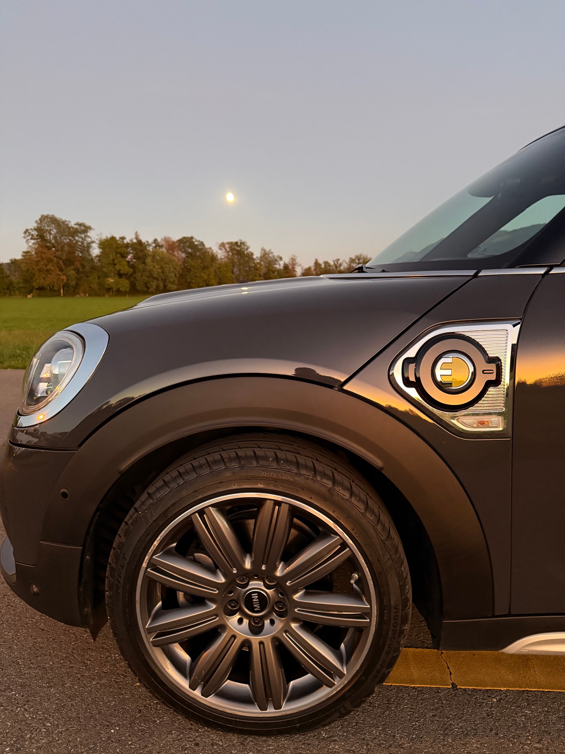 MINI 1.5i Cooper S E ALL4-image-8