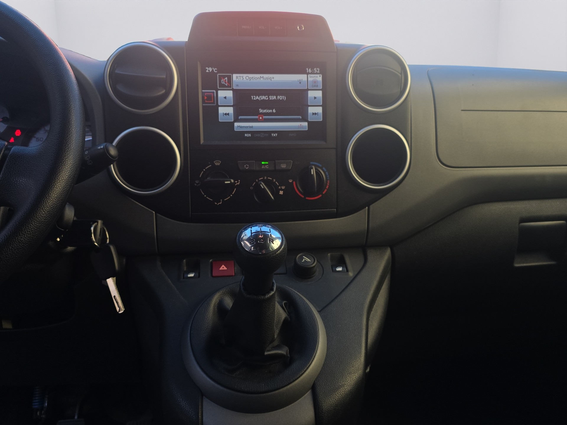 CITROEN Berlingo 1.2i Swiss FAMiIIiLY-image-11
