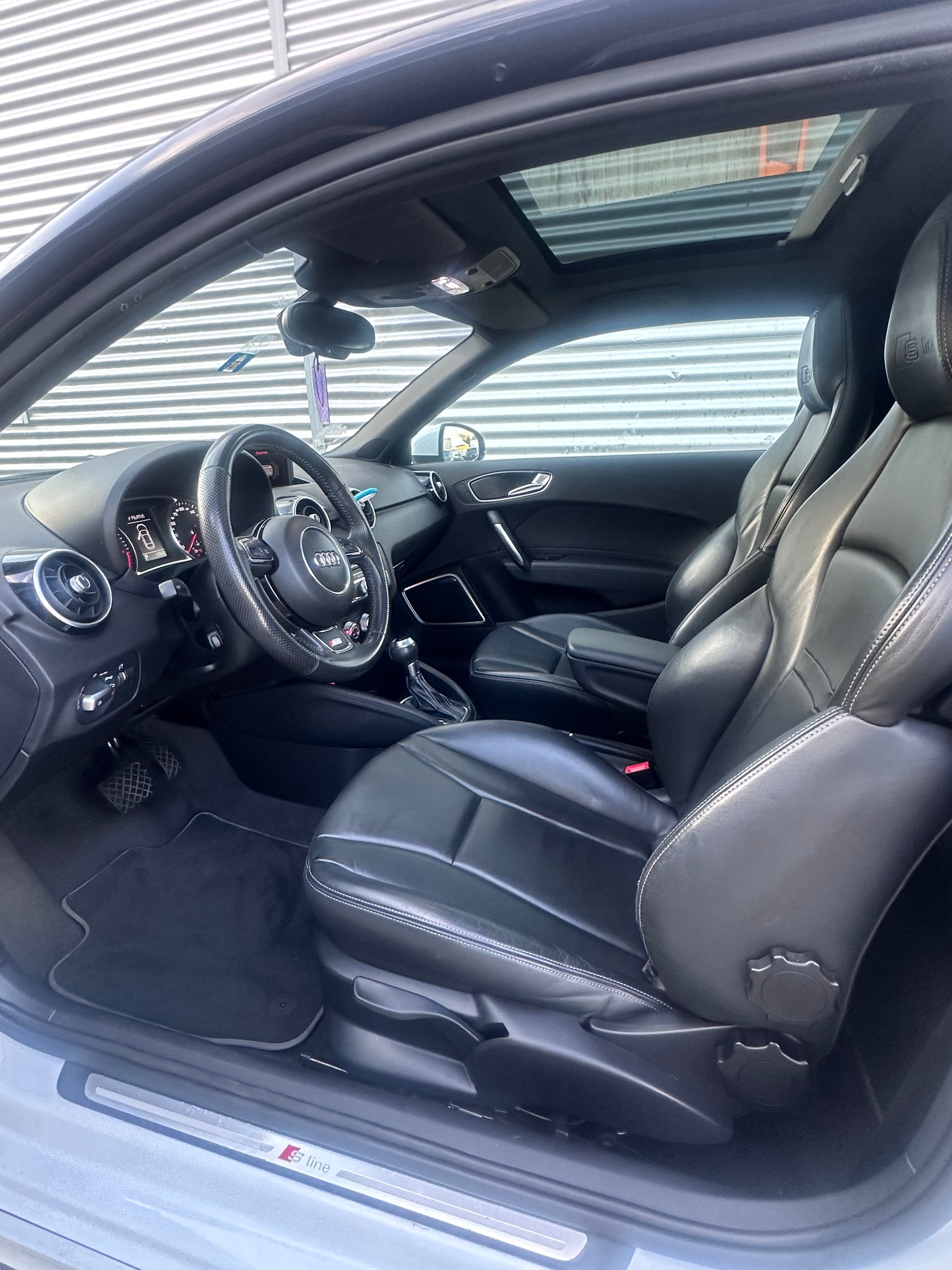 AUDI A1 Sport 1.4 TFSI Ambition S-tronic, S-Line Automat, Panoramadach, Ledersitze, ab MFK-image-8