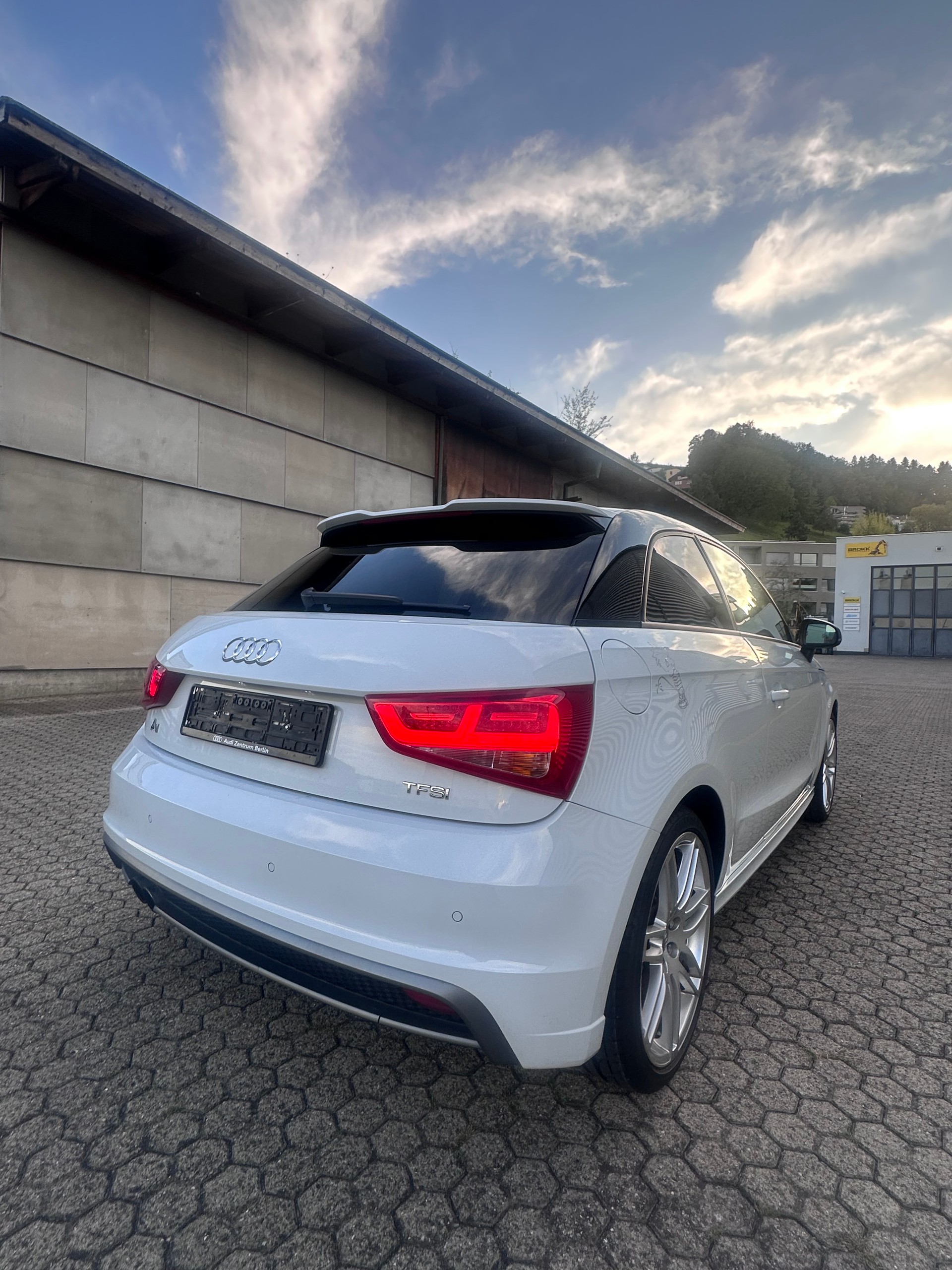 AUDI A1 Sport 1.4 TFSI Ambition S-tronic, S-Line Automat, Panoramadach, Ledersitze, ab MFK-image-5