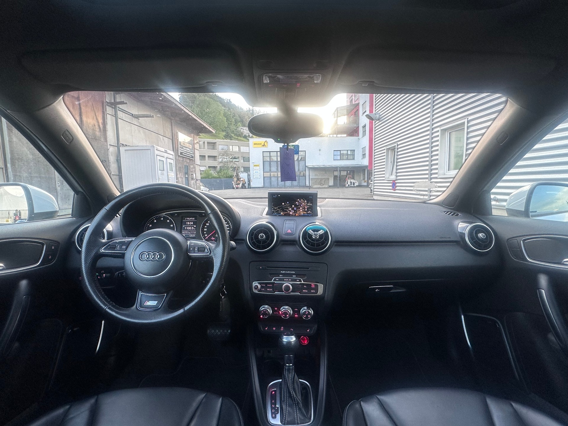 AUDI A1 Sport 1.4 TFSI Ambition S-tronic, S-Line Automat, Panoramadach, Ledersitze, ab MFK-image-12