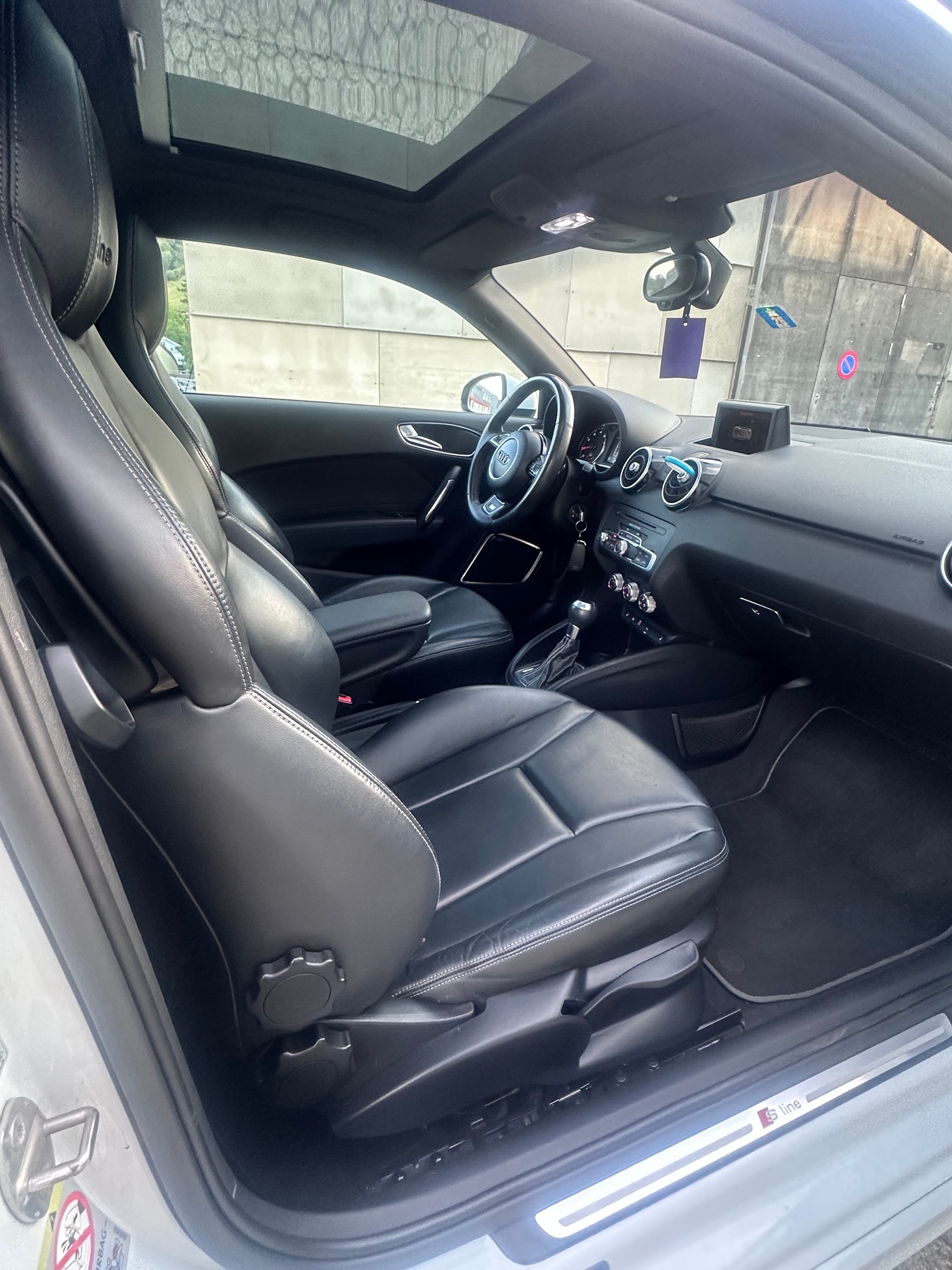 AUDI A1 Sport 1.4 TFSI Ambition S-tronic, S-Line Automat, Panoramadach, Ledersitze, ab MFK-image-9