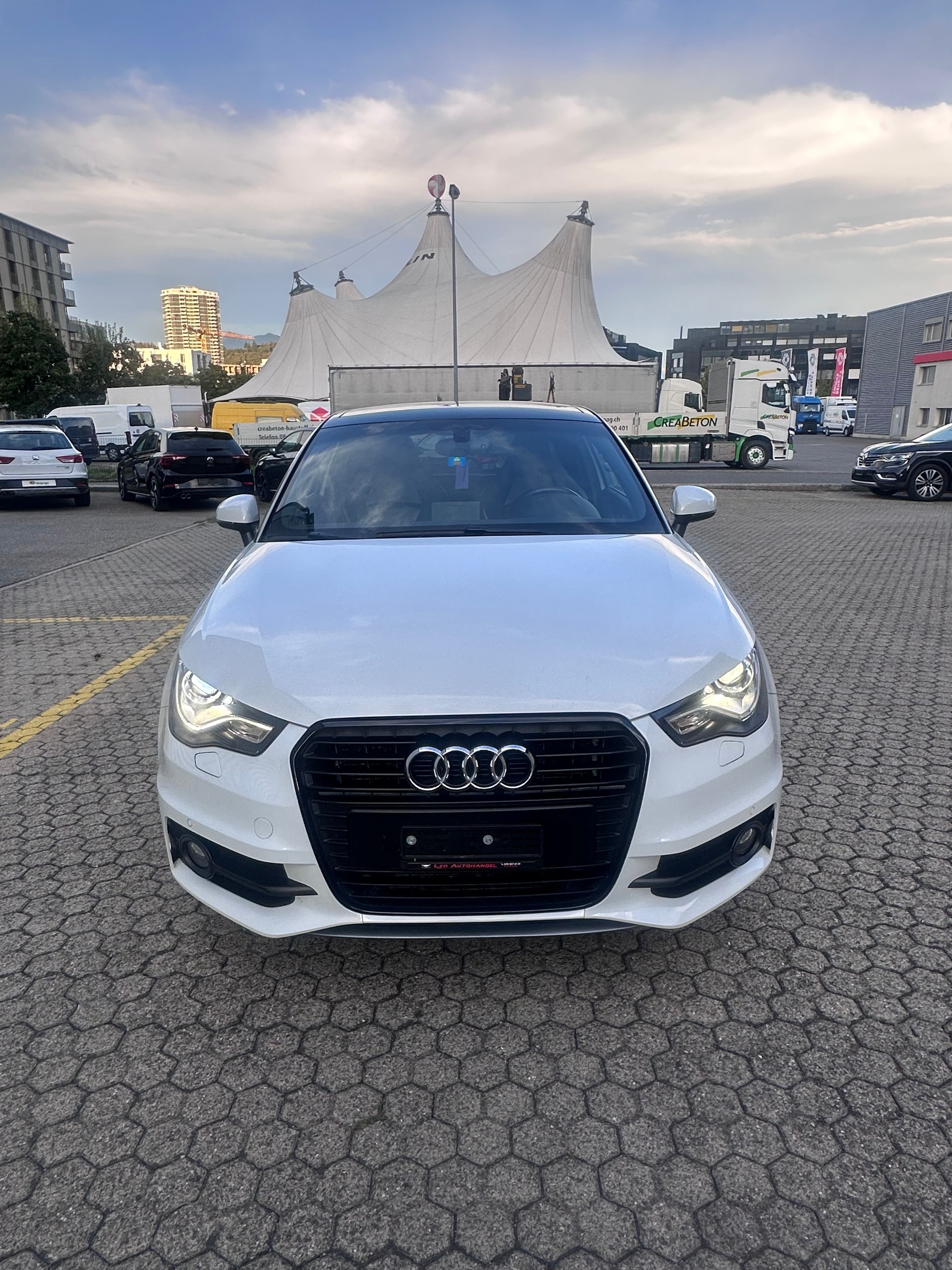 AUDI A1 Sport 1.4 TFSI Ambition S-tronic, S-Line Automat, Panoramadach, Ledersitze, ab MFK