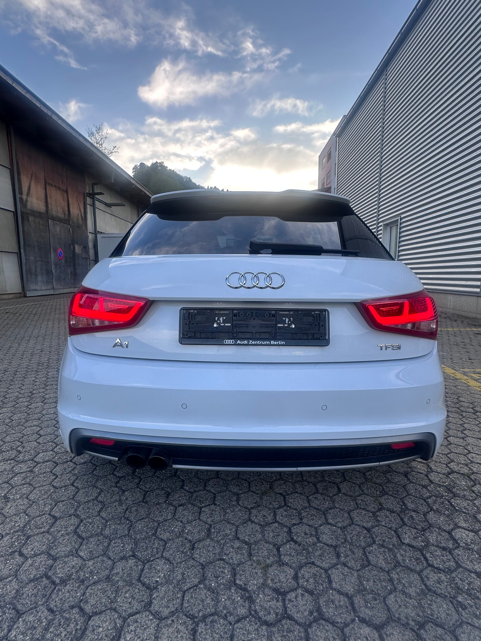 AUDI A1 Sport 1.4 TFSI Ambition S-tronic, S-Line Automat, Panoramadach, Ledersitze, ab MFK-image-4