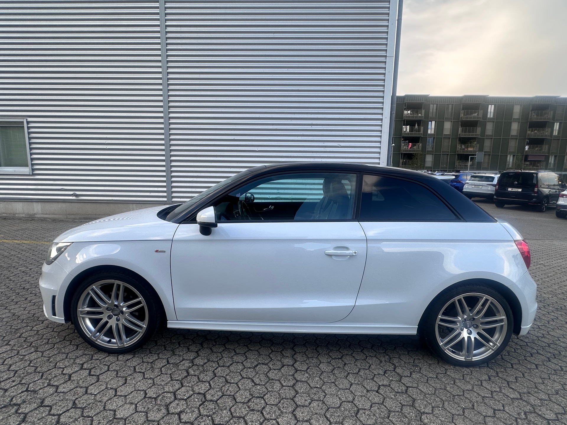 AUDI A1 Sport 1.4 TFSI Ambition S-tronic, S-Line Automat, Panoramadach, Ledersitze, ab MFK-image-3